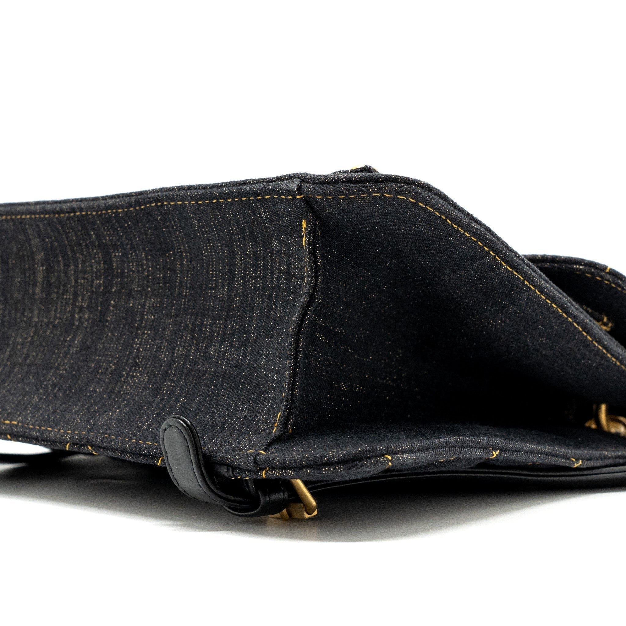 23S FLAP BACKPACK DENIM DARK BLUE BRUSHED GHW (MICROCHIP)