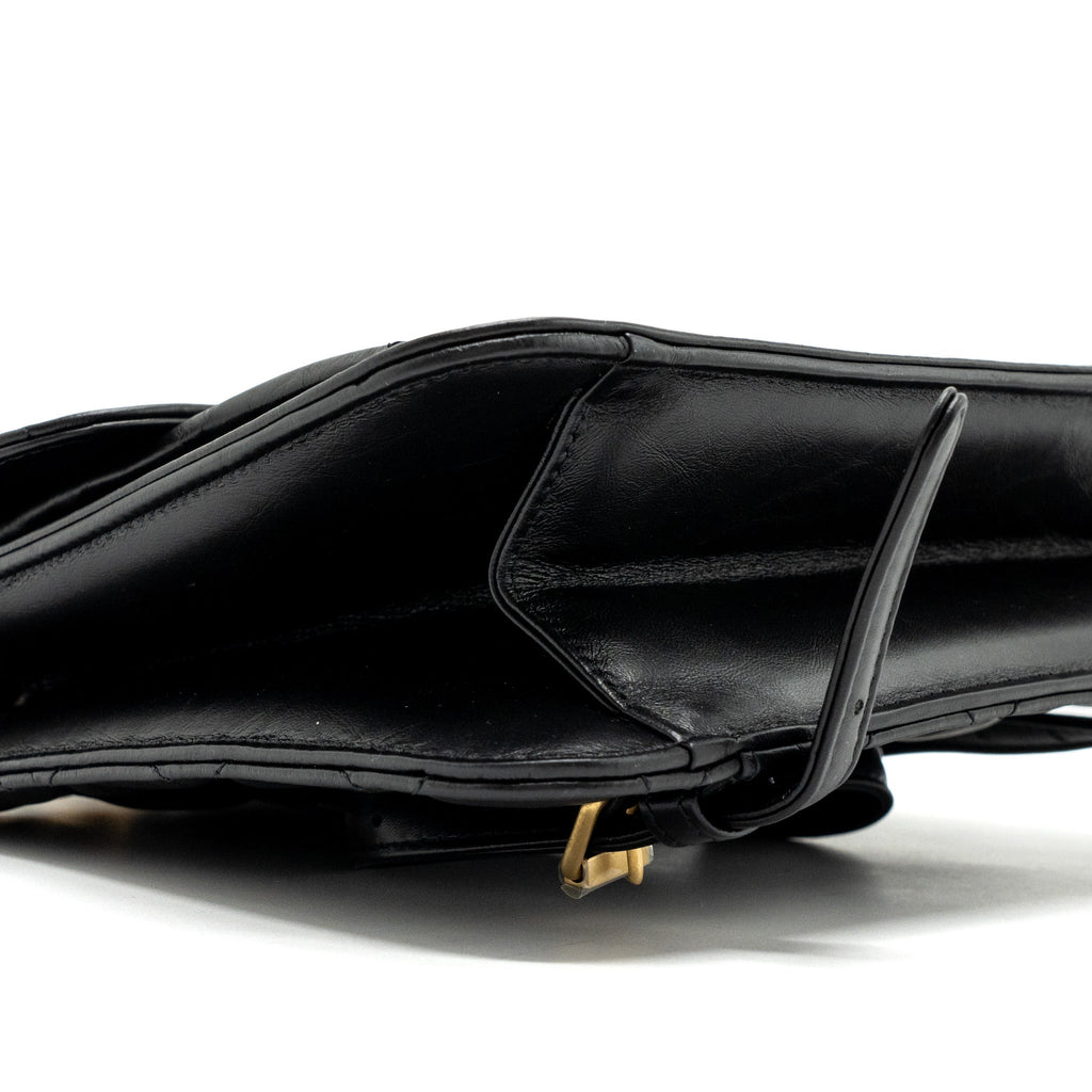 23S FLAP BACKPACK CALFSKIN BLACK BRUSHED GHW (MICROCHIP)
