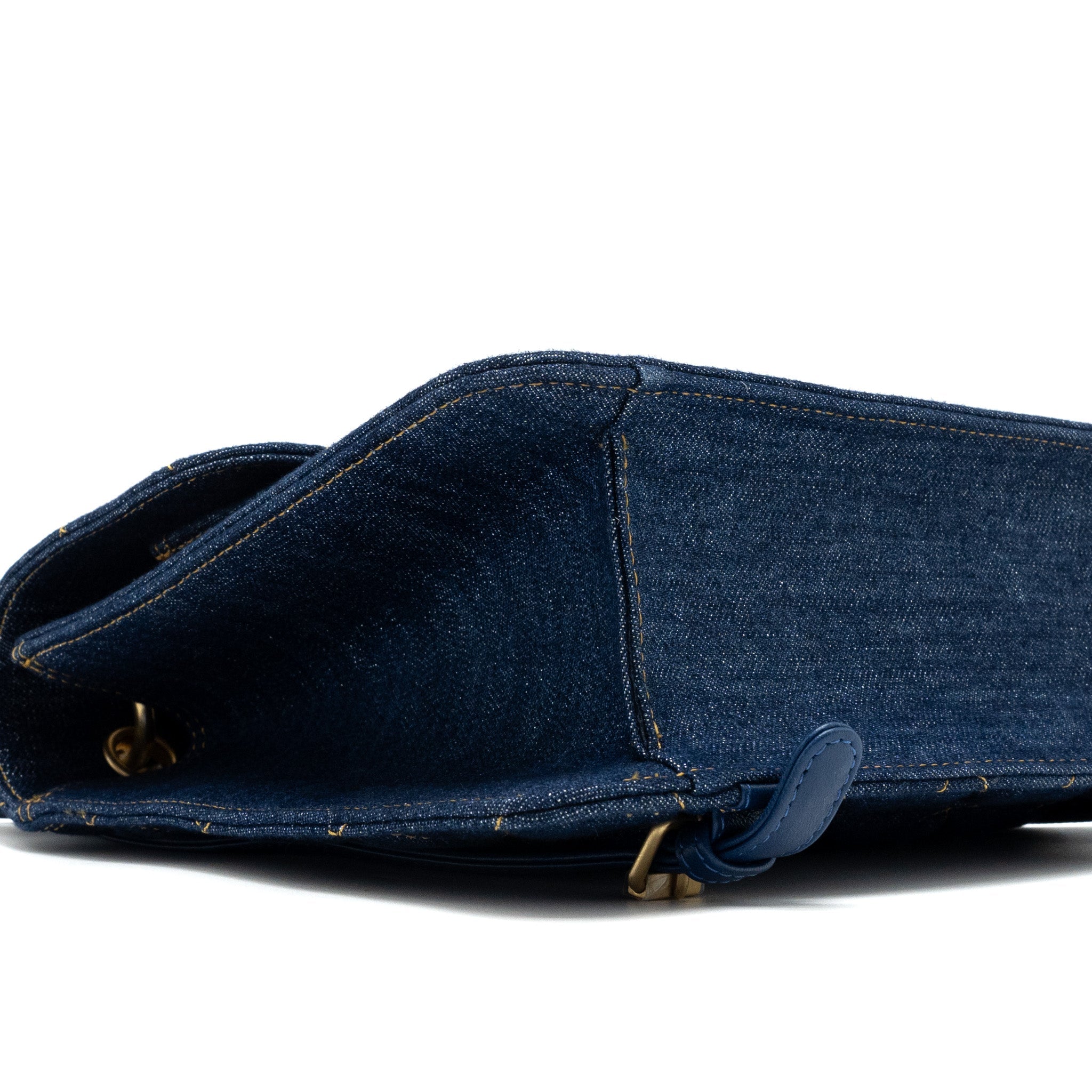 23S FLAP BACKPACK DENIM BLUE BRUSHED GHW (MICROCHIP)