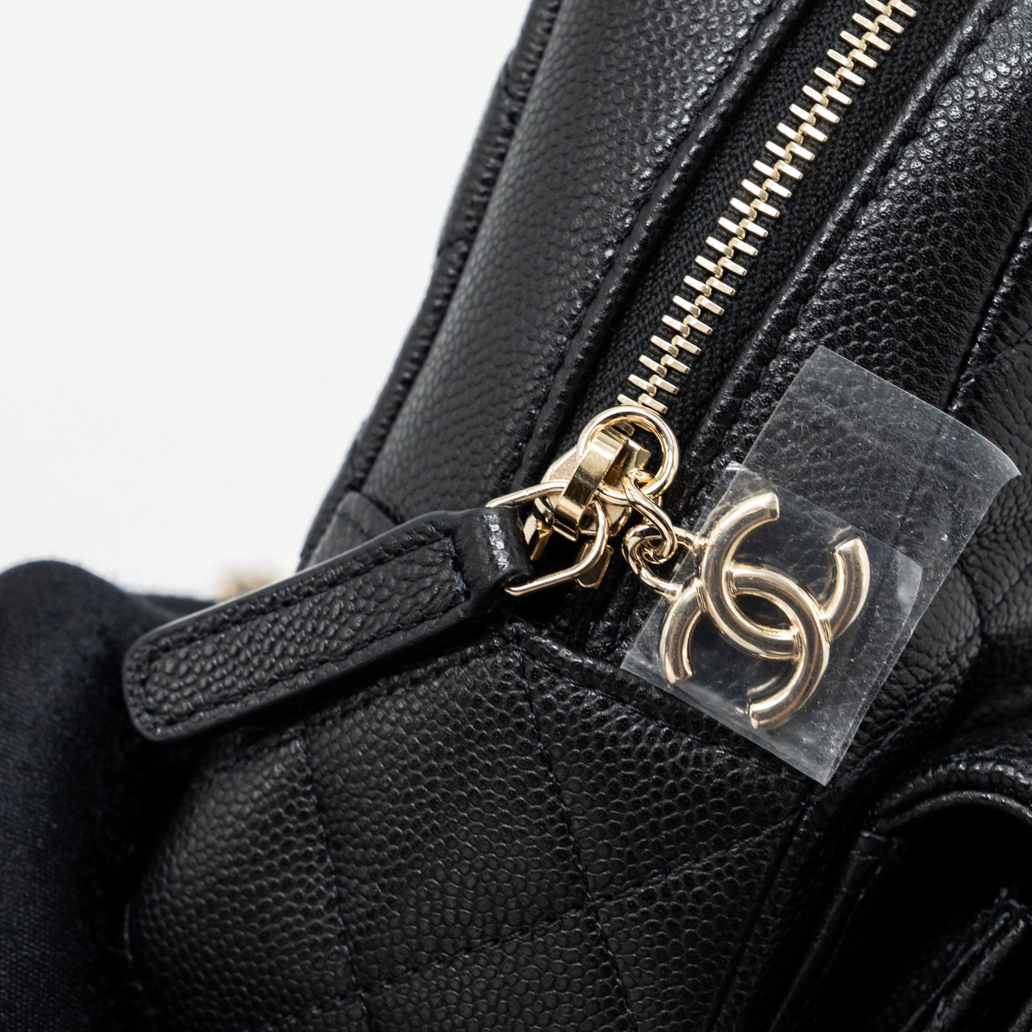 24C MINI BACKPACK / CROSSBODY BAG CAVIAR BLACK LGHW (MICROCHIP)