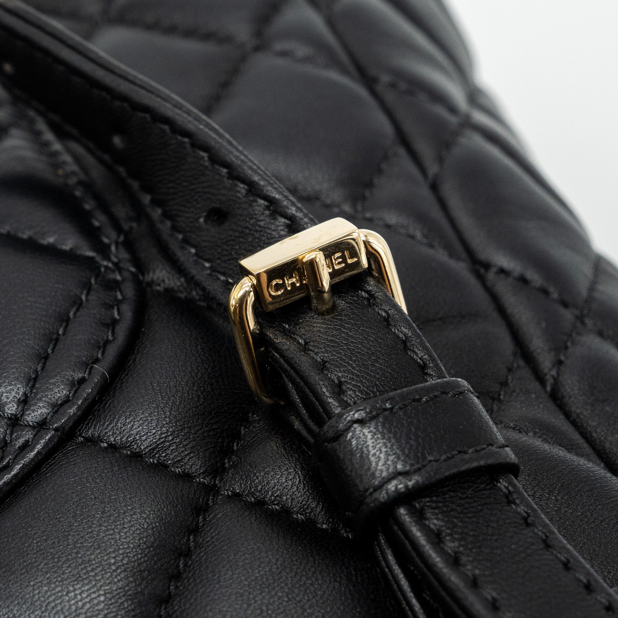 QUILTED FLAP BACKPACK LAMBSKIN BLACK GHW