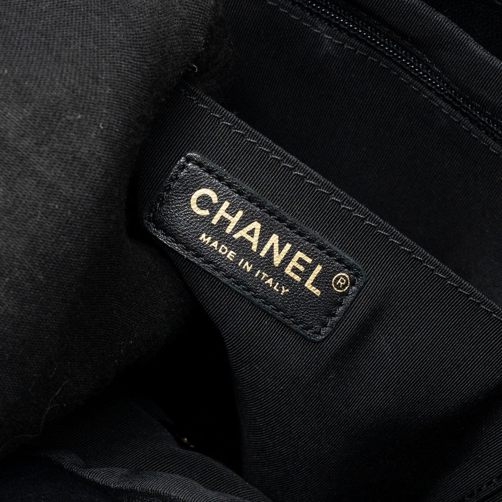 QUILTED FLAP BACKPACK LAMBSKIN BLACK GHW