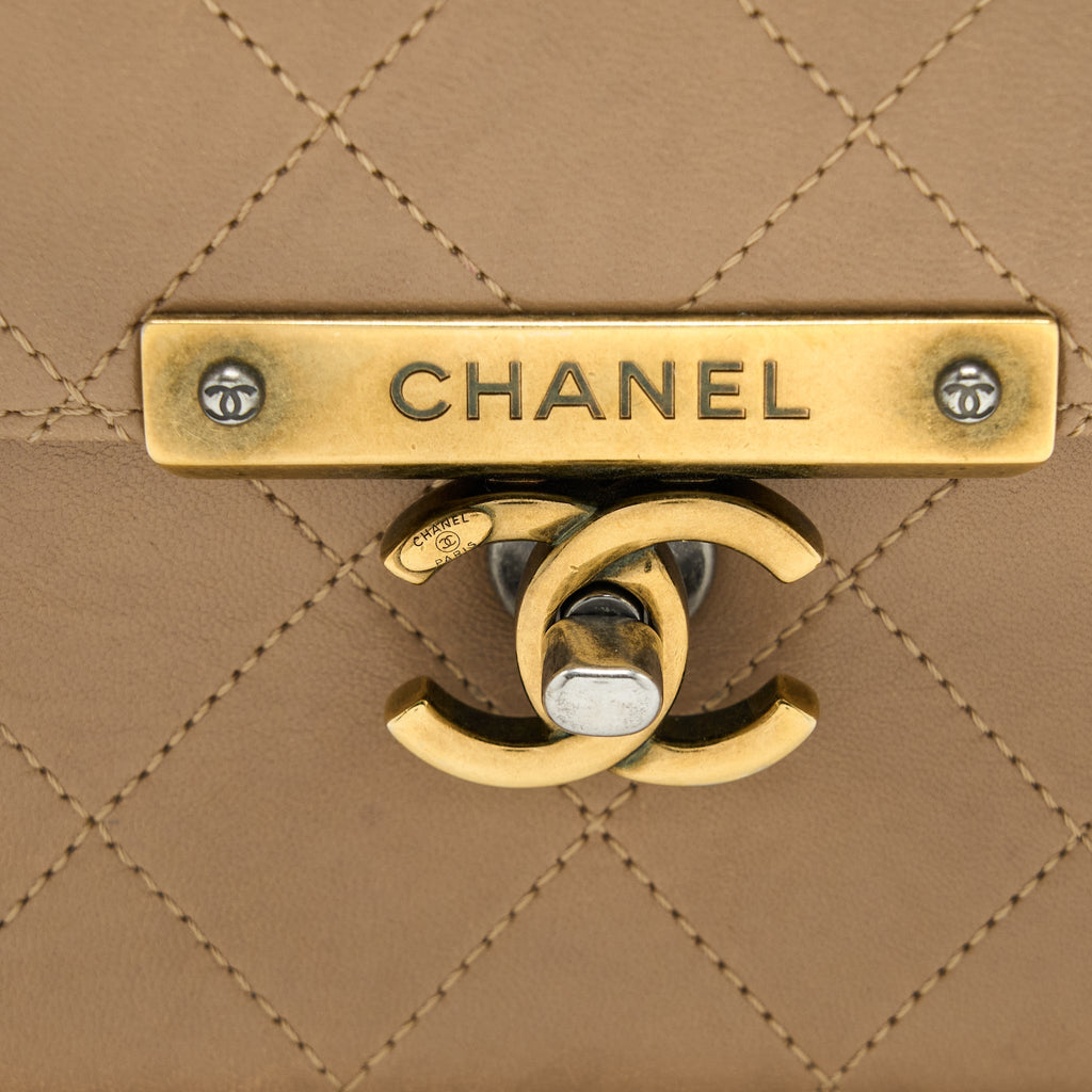 MESSENGER FLAP BAG LAMBSKIN BEIGE GHW