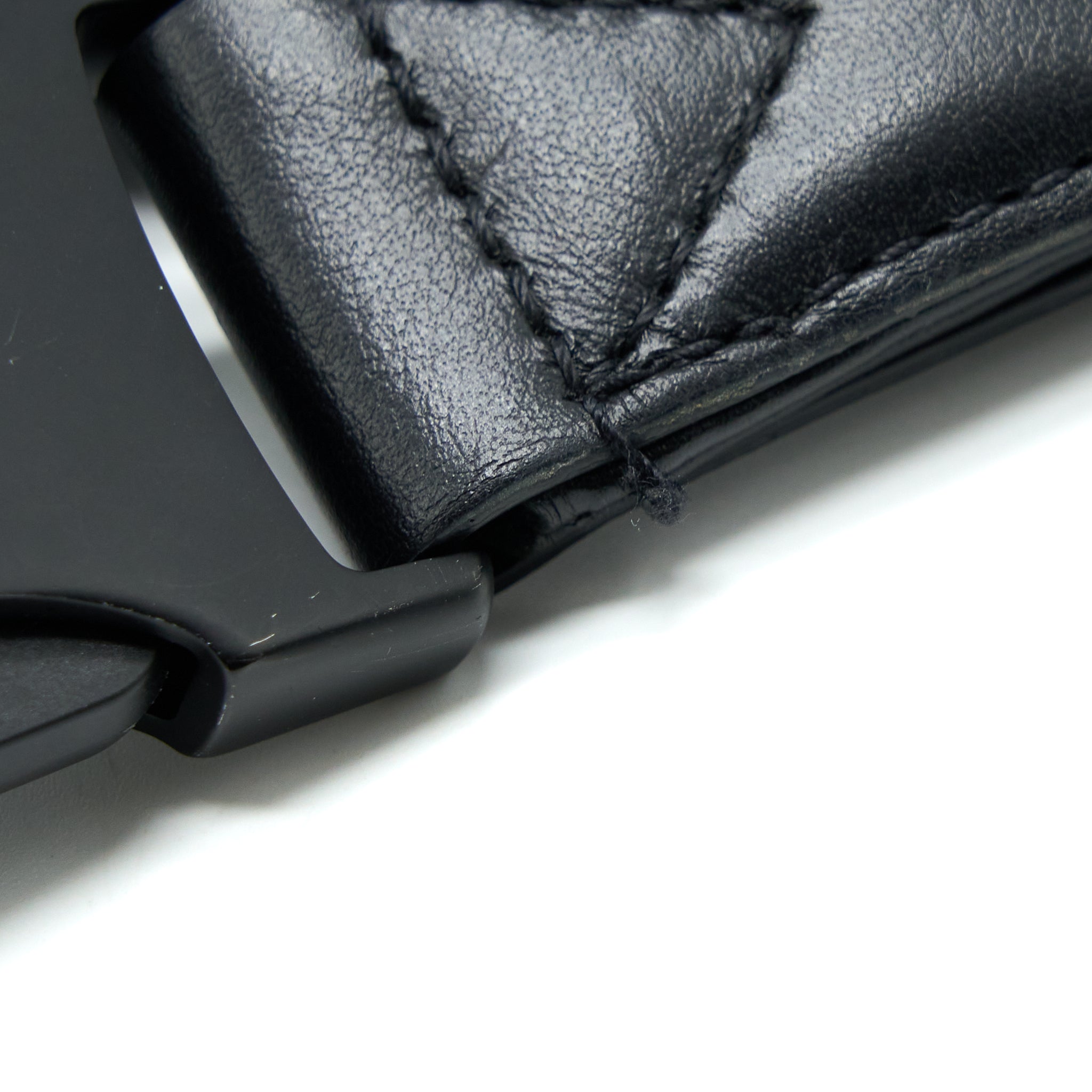 DISCOVERY BUMBAG PM MONOGRAM SHADOW CALFSKIN BLACK/BLACK HARDWARE