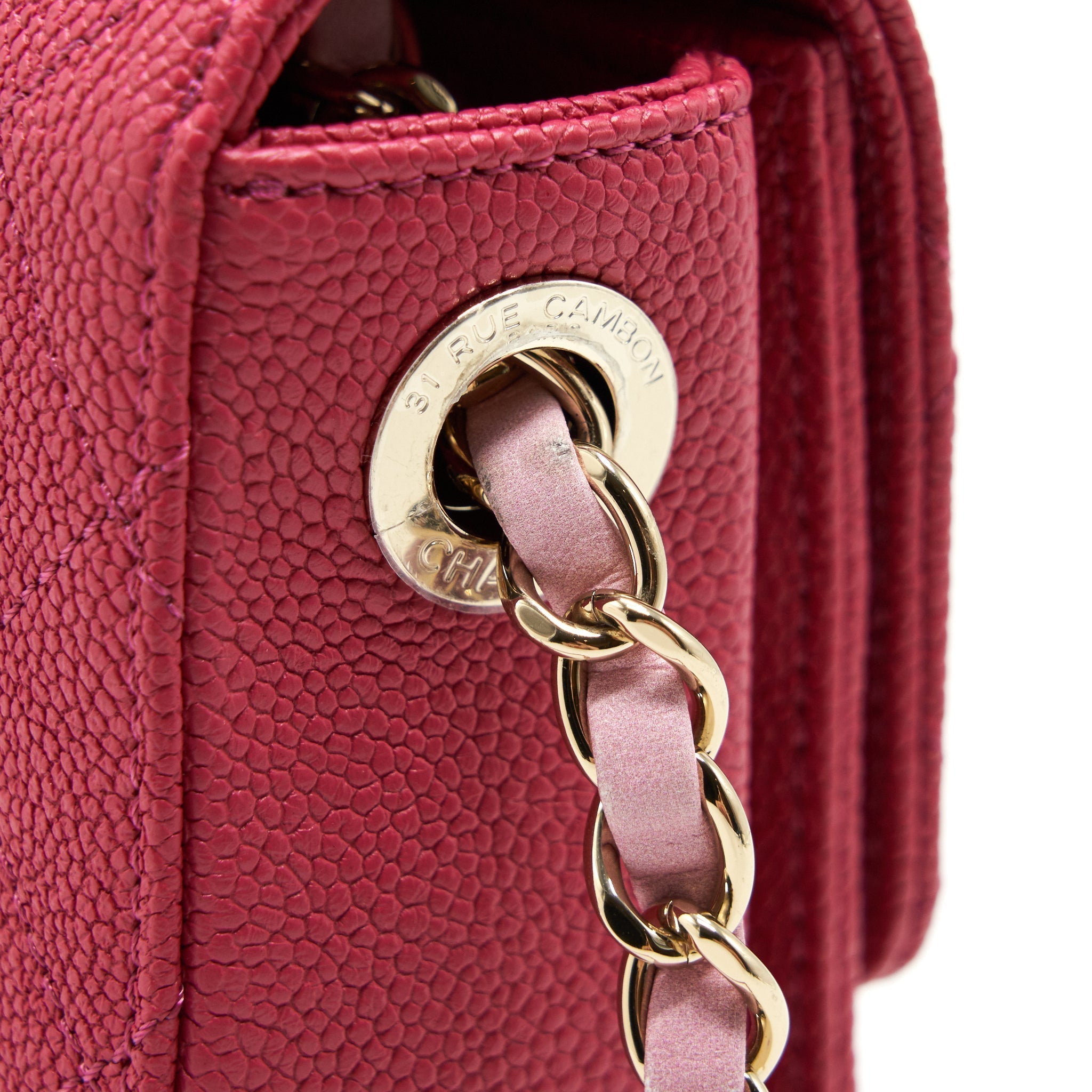 MESSENGER CROSSBODY BAG CAVIAR RED GHW