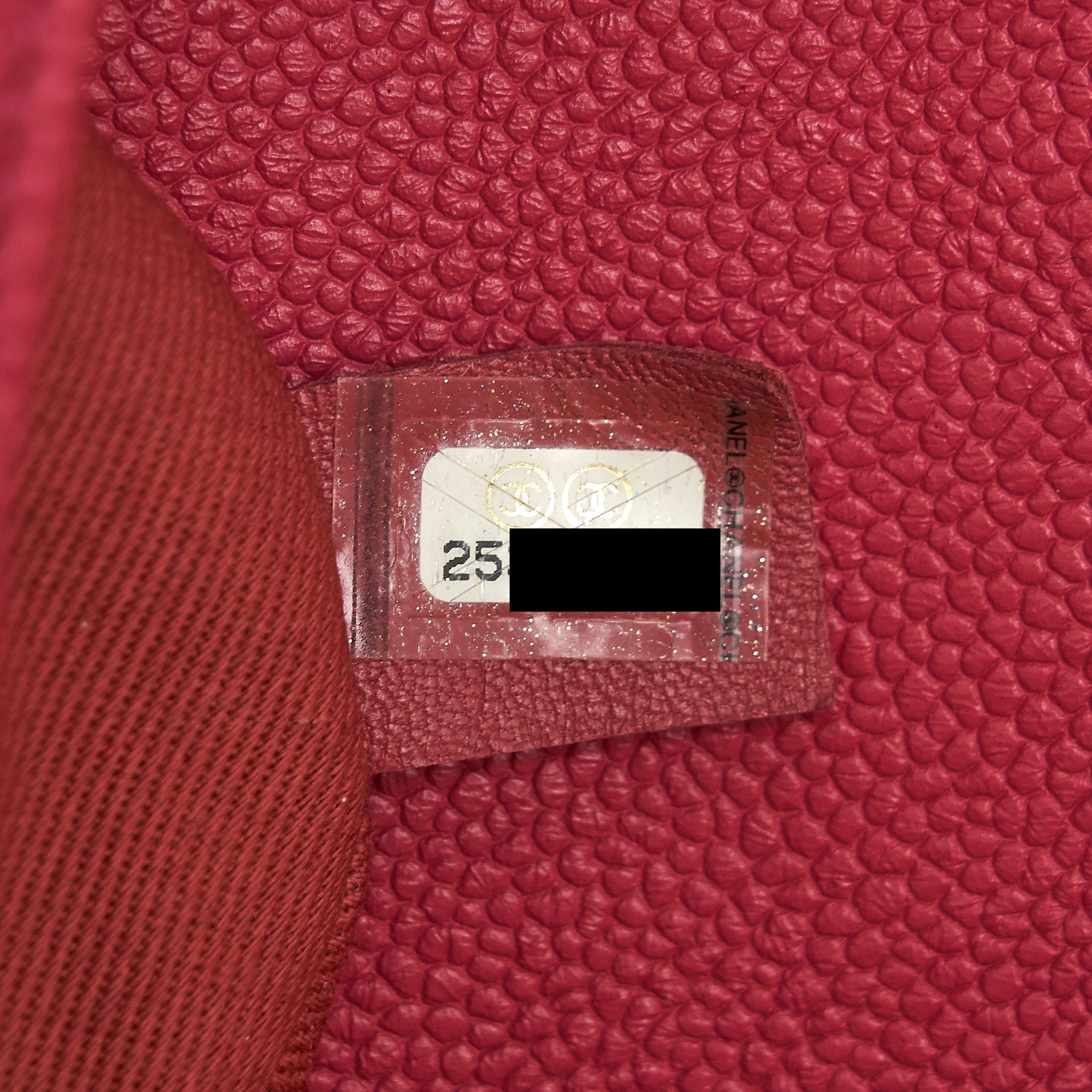 MESSENGER CROSSBODY BAG CAVIAR RED GHW