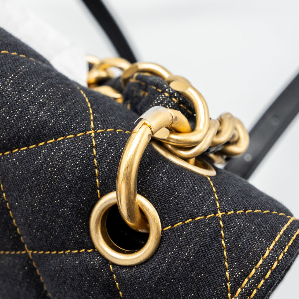 23S FLAP BACKPACK DENIM DARK BLUE BRUSHED GHW (MICROCHIP)