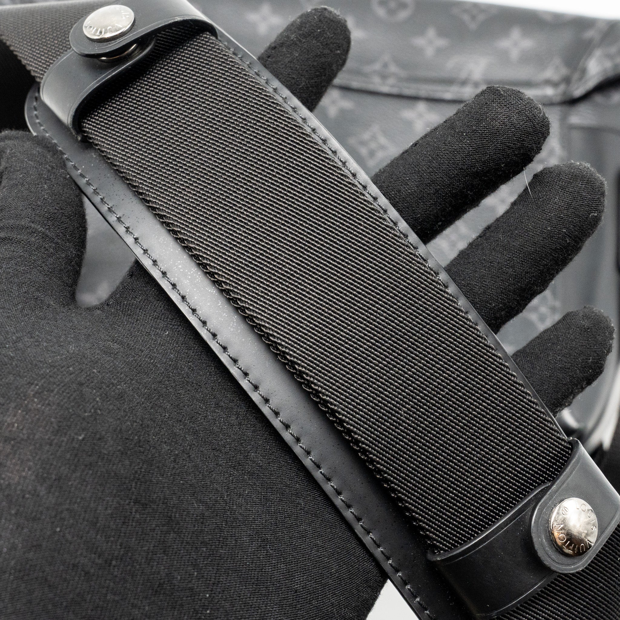 MESSENGER VOYAGER PM MONOGRAM CANVAS BLACK SHW