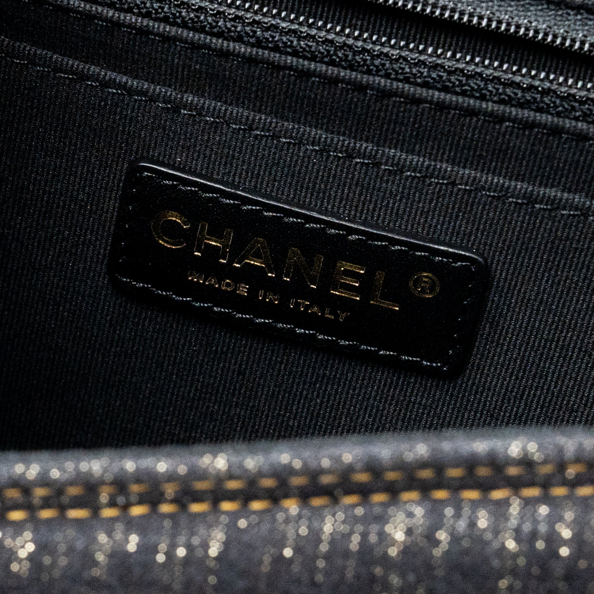 23S FLAP BACKPACK DENIM DARK BLUE BRUSHED GHW (MICROCHIP)