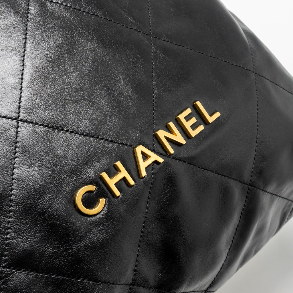 LARGE 22 BACKPACK GOLD LETTER LOGO SHINY CALFSKIN BLACK GHW(MICROCHIP)