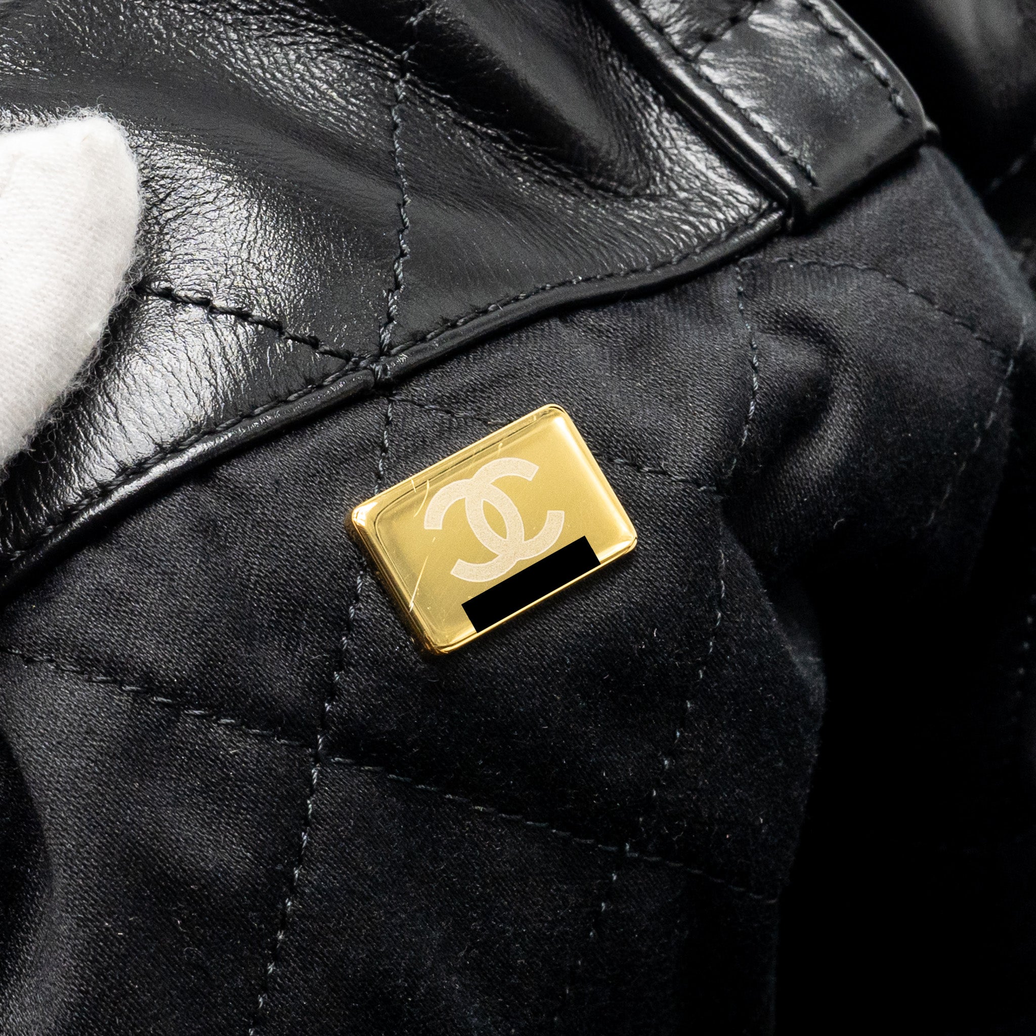 LARGE 22 BACKPACK GOLD LETTER LOGO SHINY CALFSKIN BLACK GHW(MICROCHIP)