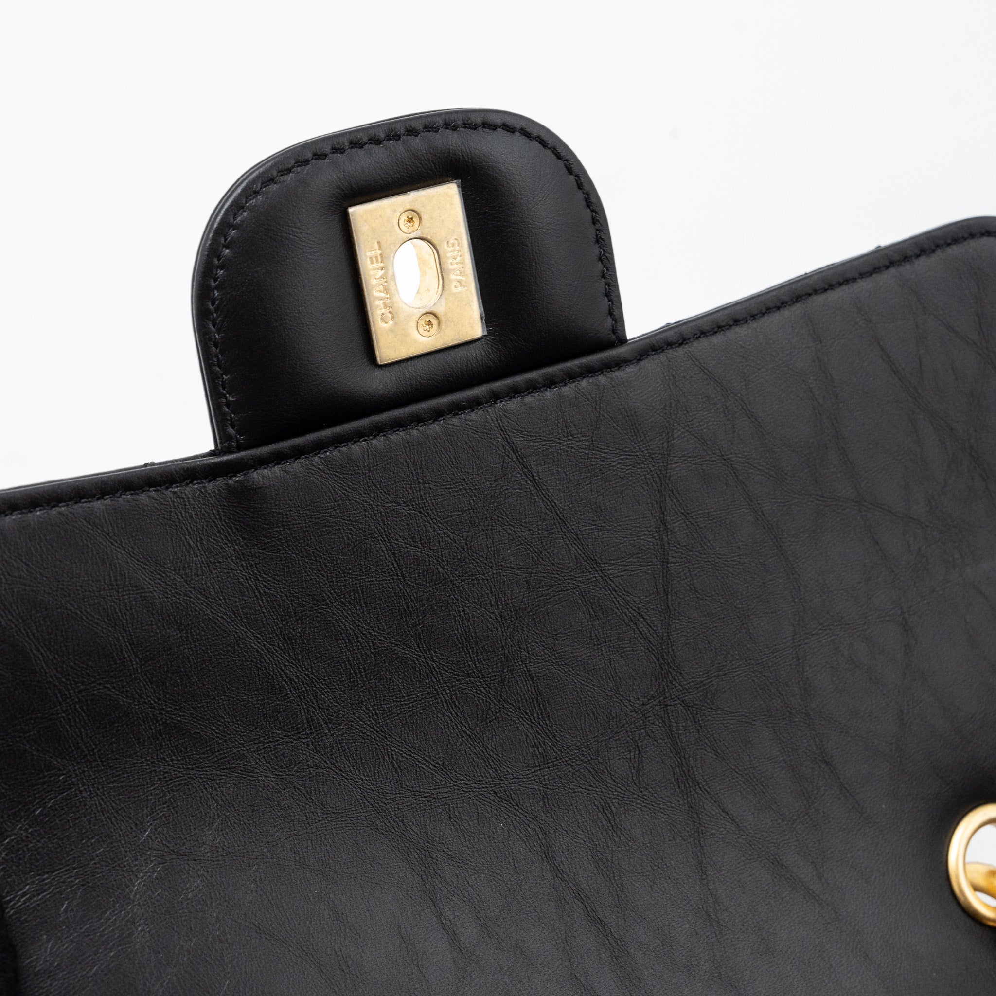 23S FLAP BACKPACK CALFSKIN BLACK BRUSHED GHW (MICROCHIP)