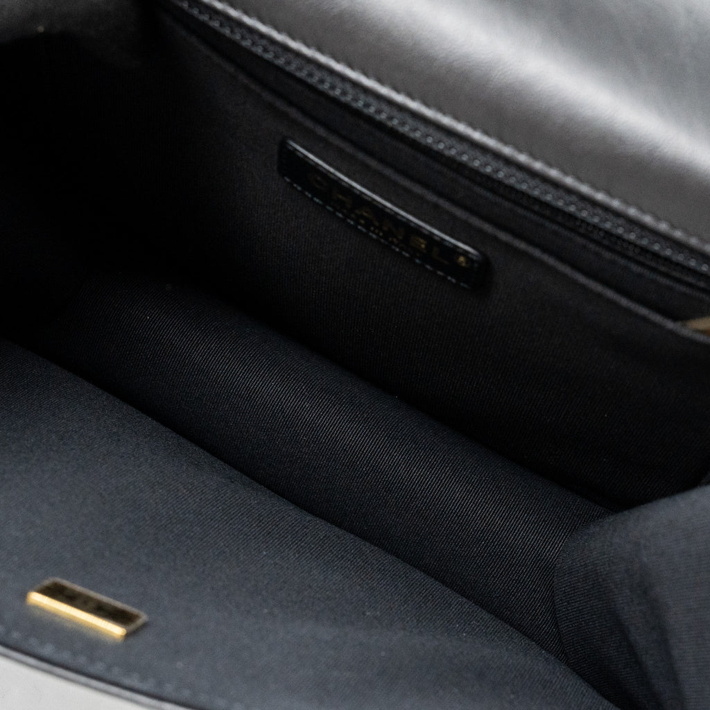 23S FLAP BACKPACK CALFSKIN BLACK BRUSHED GHW (MICROCHIP)