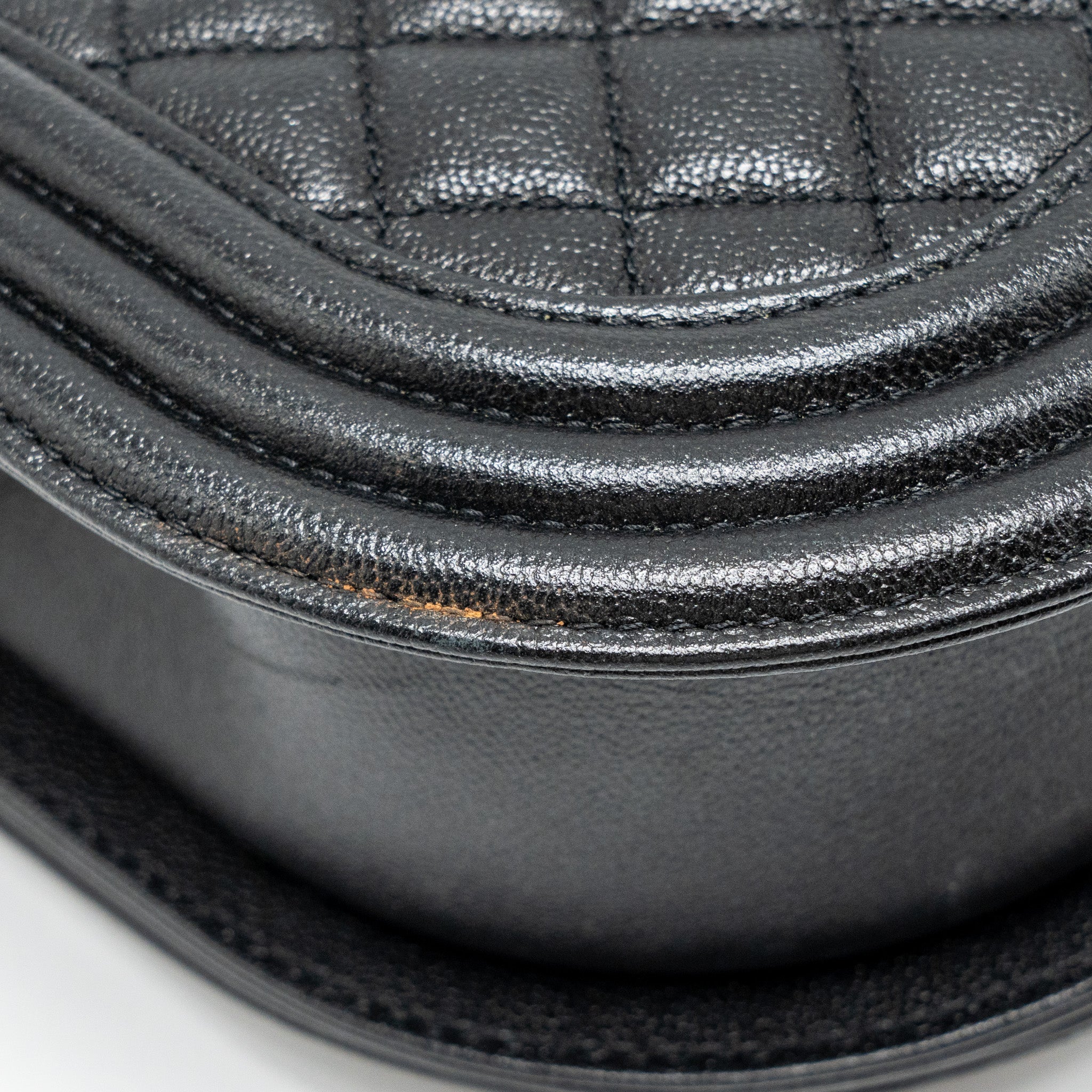 22A ROUND BOY MESSENGER BAG CAVIAR BLACK GHW (MICROCHIP)