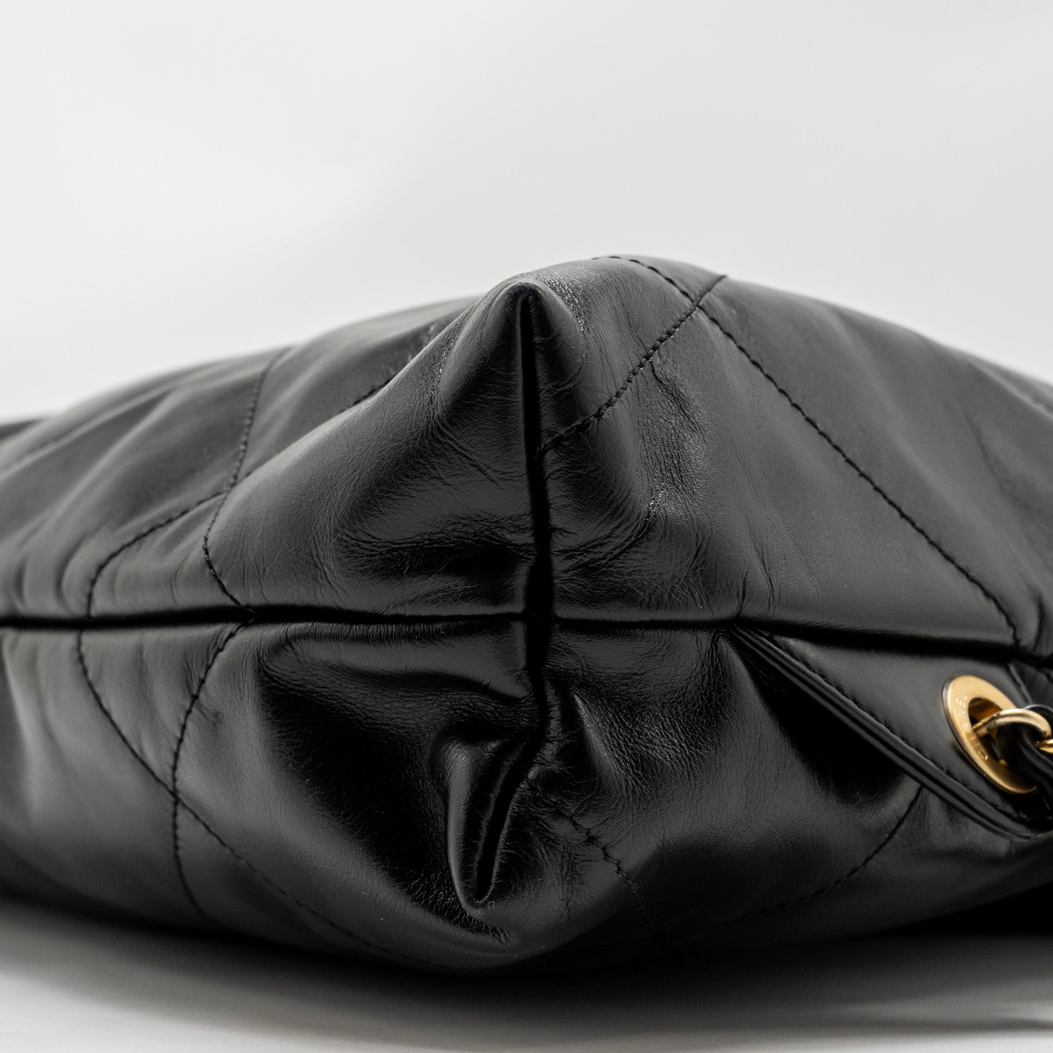 LARGE 22 BACKPACK GOLD LETTER LOGO SHINY CALFSKIN BLACK GHW(MICROCHIP)