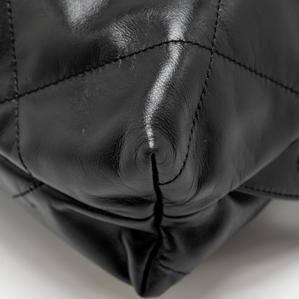 LARGE 22 BACKPACK GOLD LETTER LOGO SHINY CALFSKIN BLACK GHW(MICROCHIP)