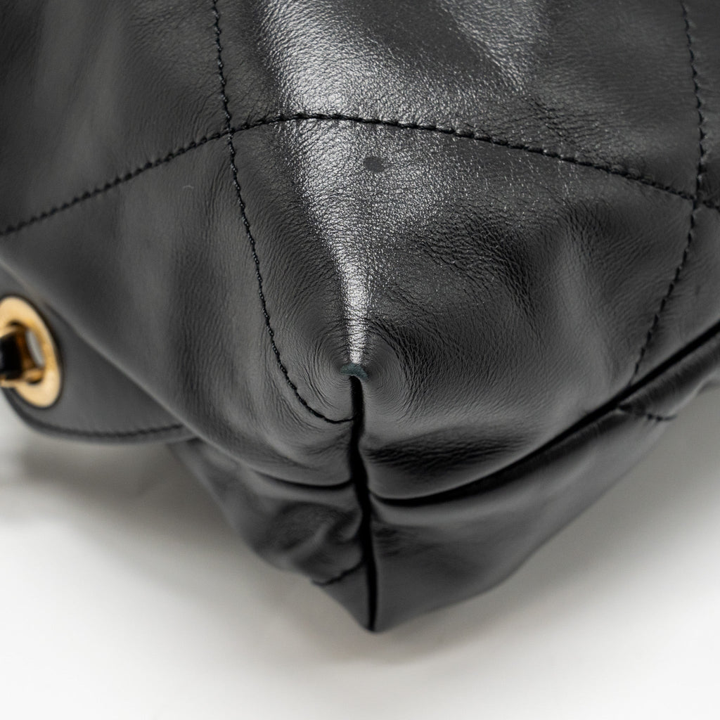 LARGE 22 BACKPACK GOLD LETTER LOGO SHINY CALFSKIN BLACK GHW(MICROCHIP)