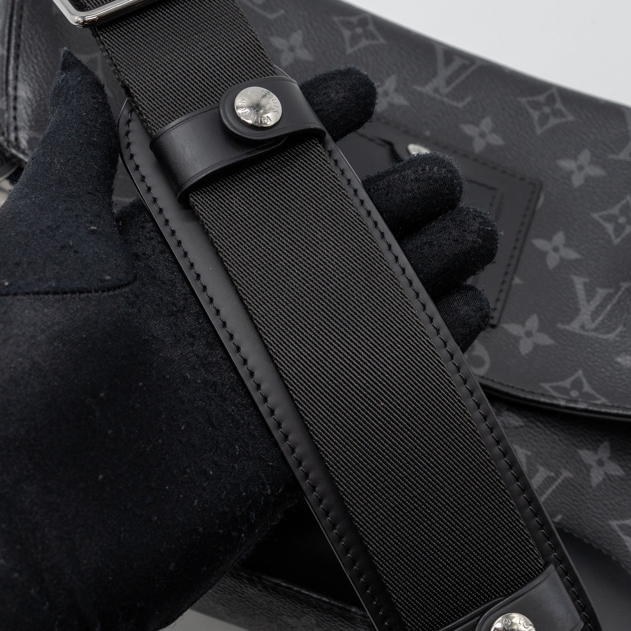 MESSENGER PM VOYOGER MONOGRAM ECLIPSE CANVAS BLACK SHW