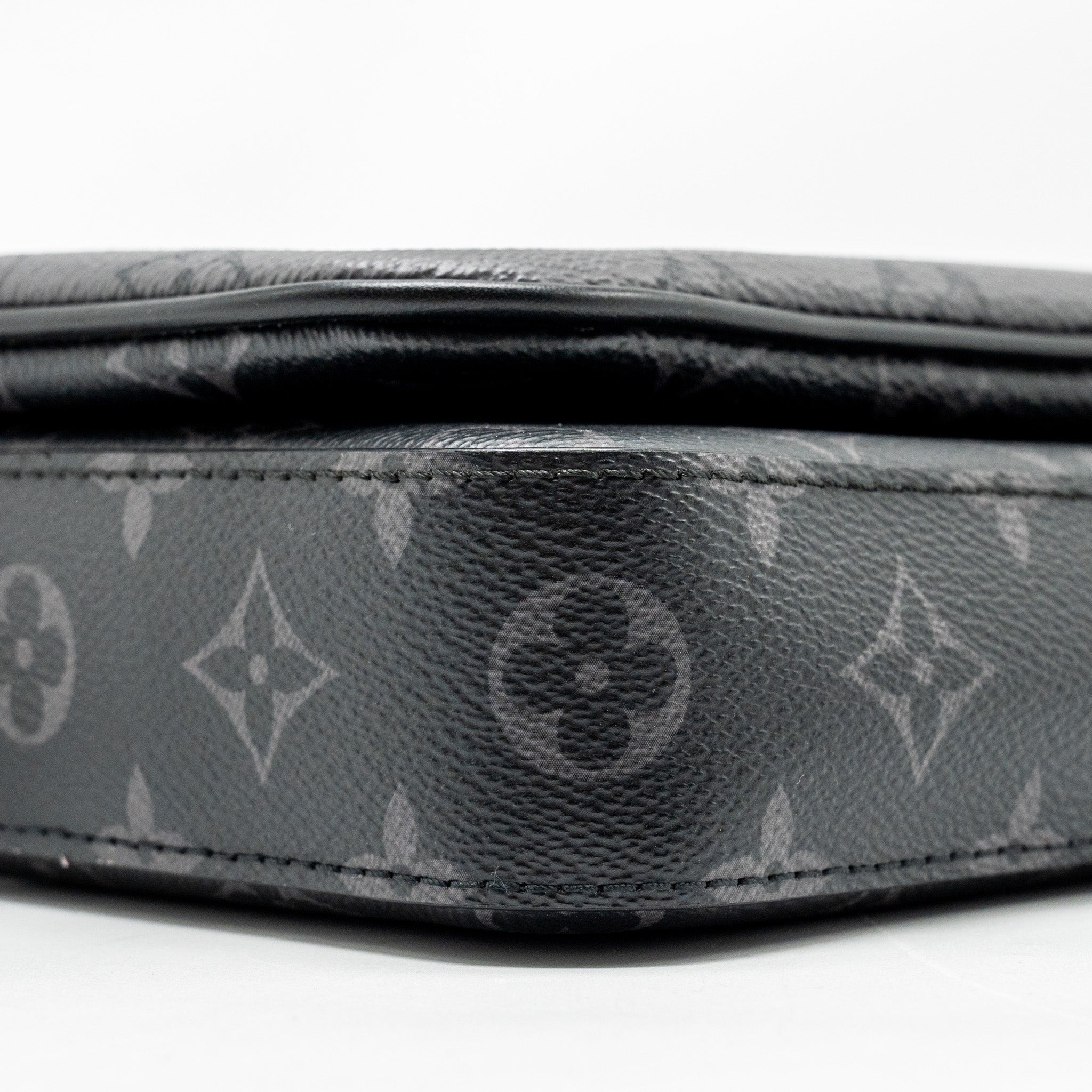 TRIO MESSANGER MONOGRAM ECLIPSE CANVAS BLACK/GREY WITH BLACK HARDWARE