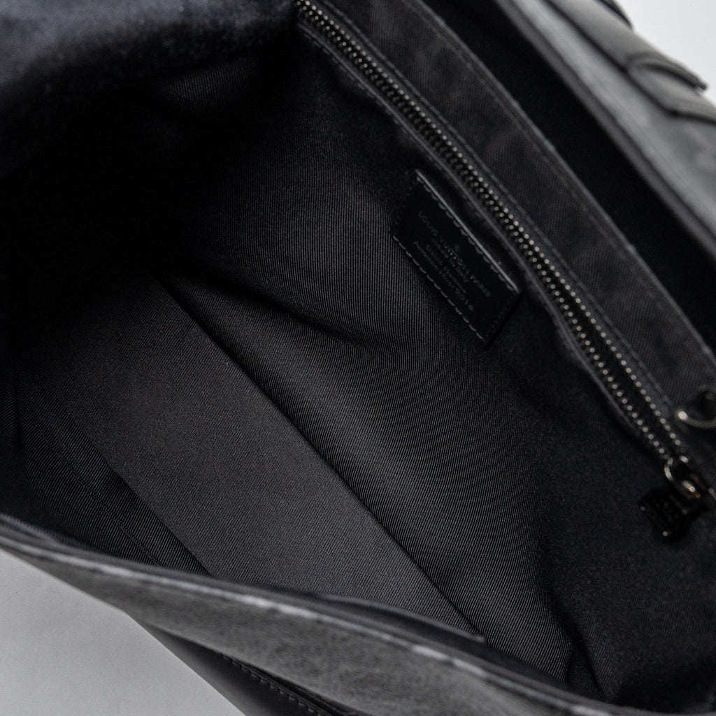 MESSENGER PM VOYOGER MONOGRAM ECLIPSE CANVAS BLACK SHW