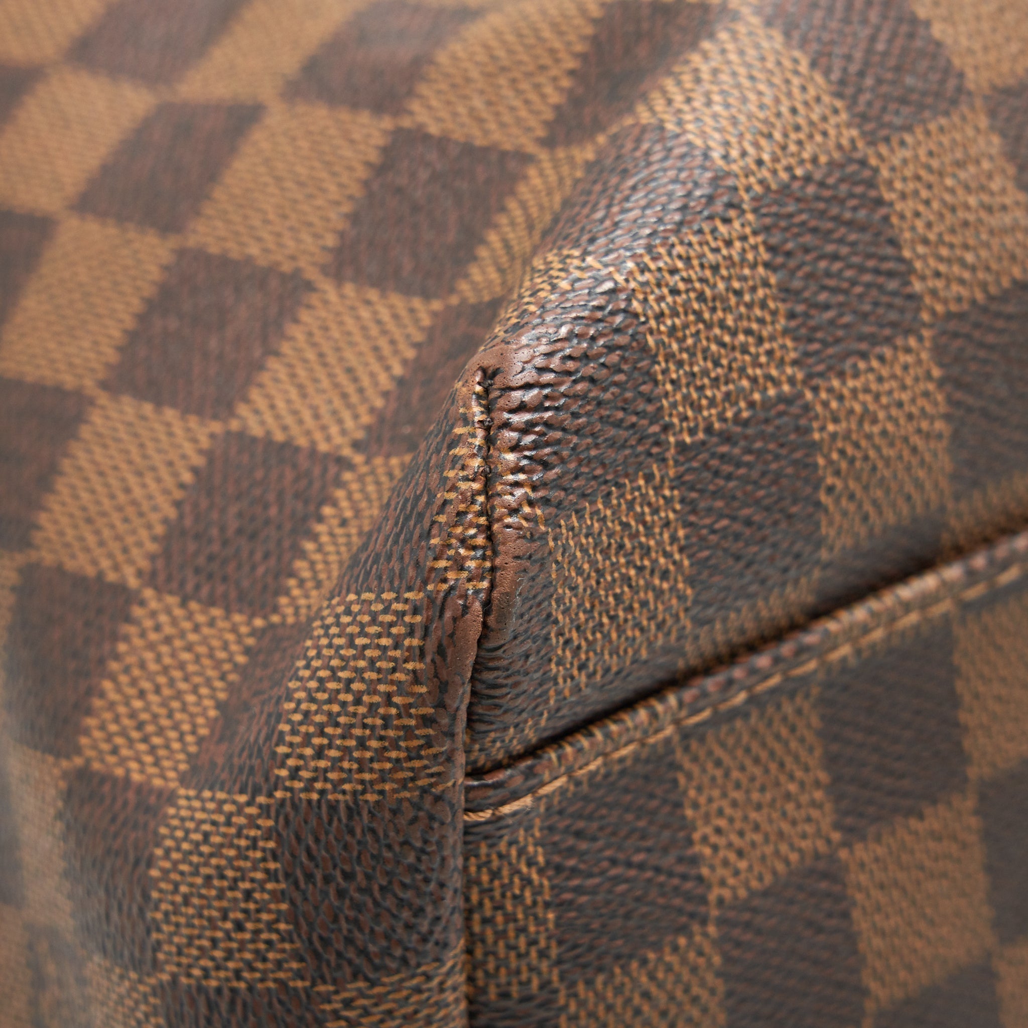 DAMIER EBENE LUGGAGE BAG
