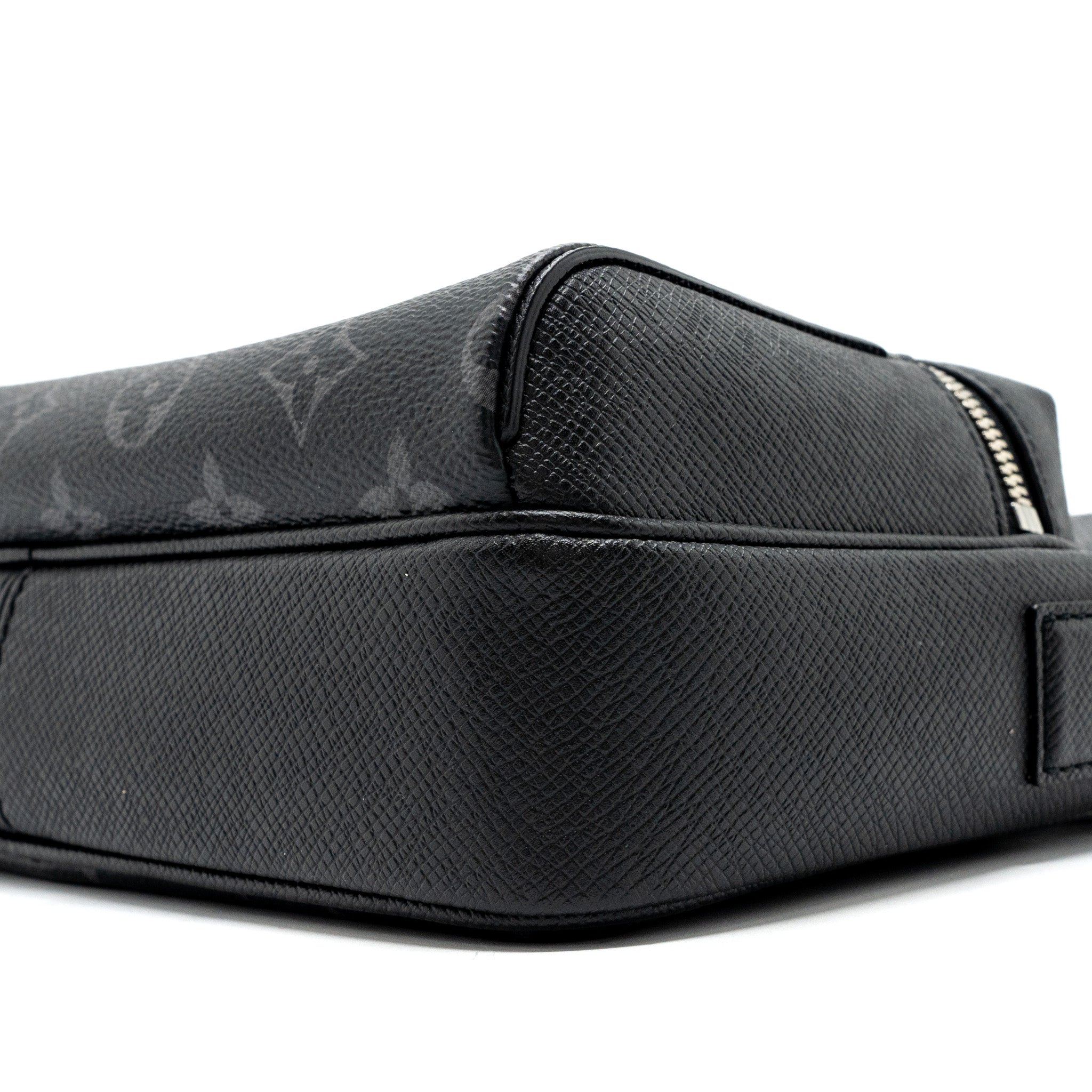 MESSENGER BAG MONOGRAM ECLIPSE SHW