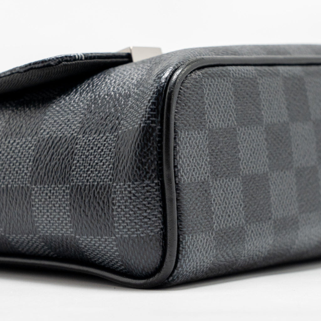WORLD MAP DISTRICT MESSENGER BAG DAMIER GRAPHITE CANVAS SHW