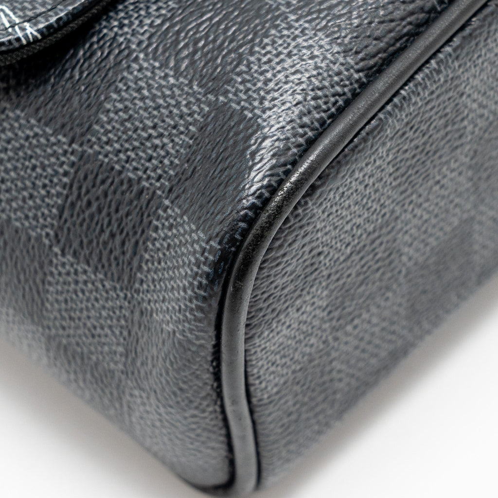 WORLD MAP DISTRICT MESSENGER BAG DAMIER GRAPHITE CANVAS SHW