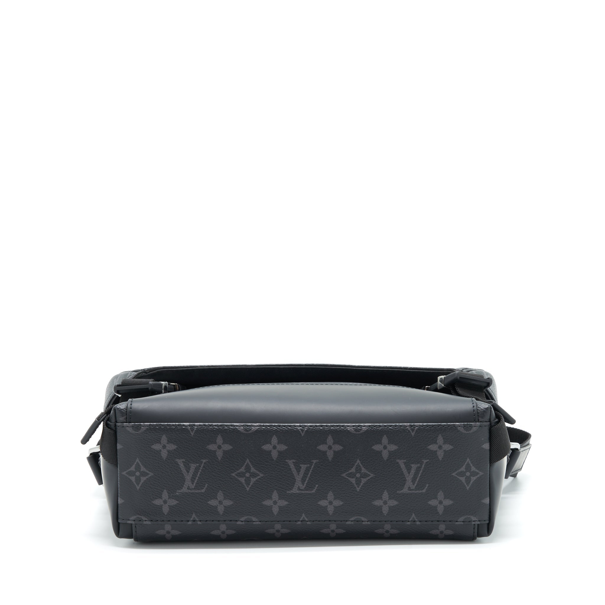 ECLIPSE VOYAGER MESSENGER BAG MONOGRAM CANVAS BLACK YEAR 2020