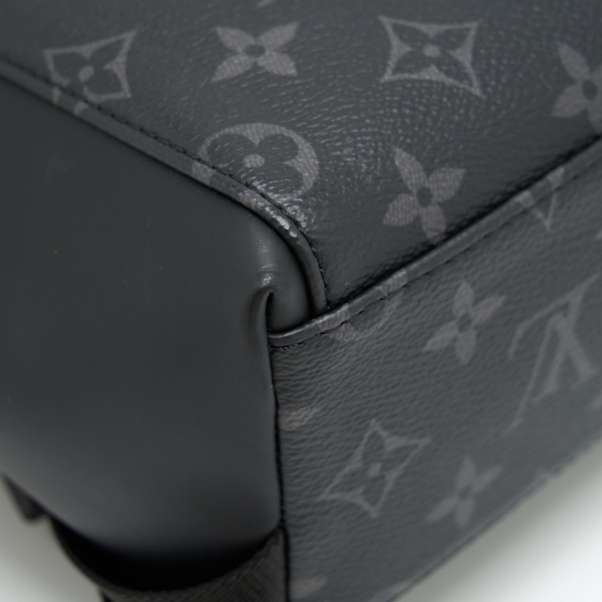 ECLIPSE VOYAGER MESSENGER BAG MONOGRAM CANVAS BLACK YEAR 2020