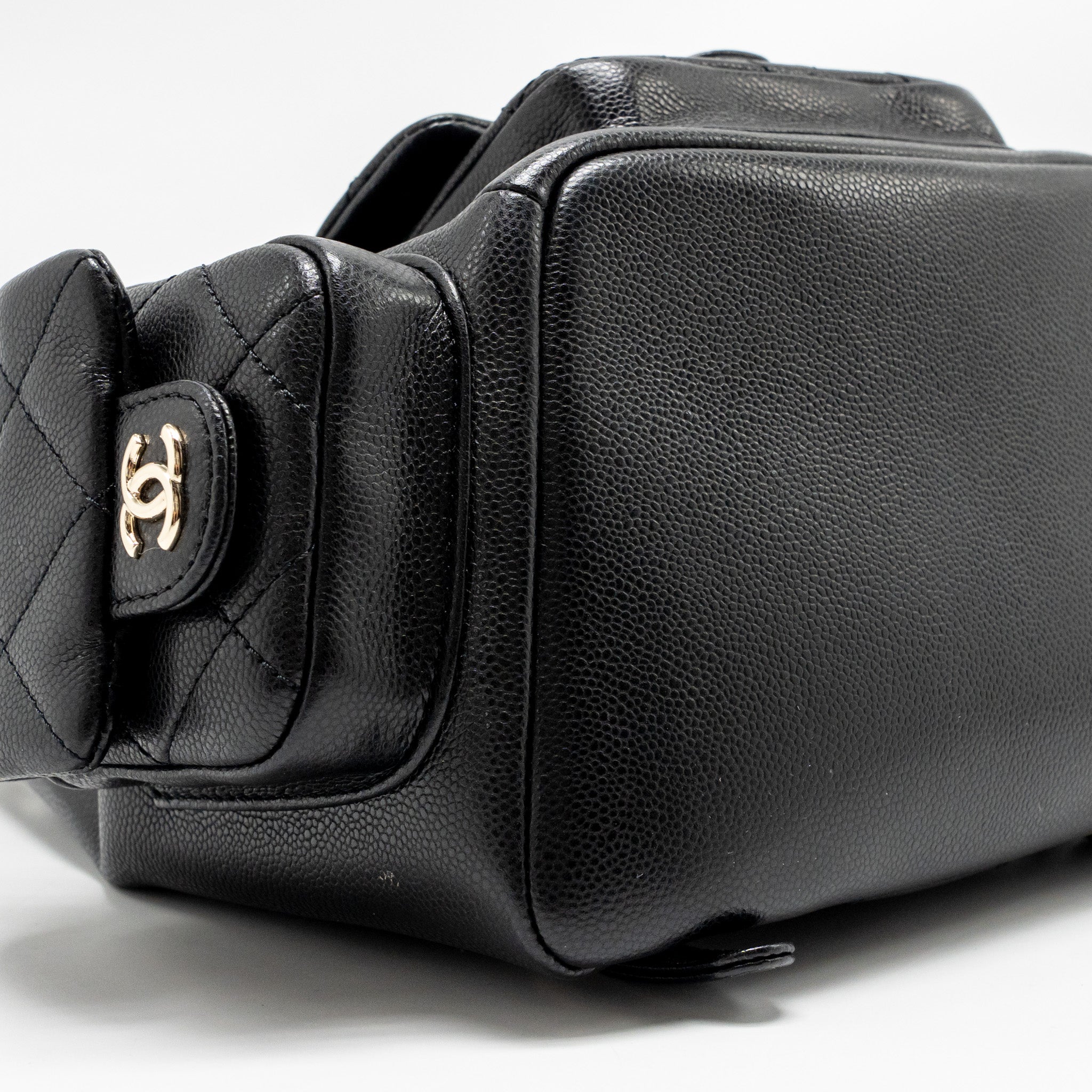 TRIPLE POCKET BACKPACK CAVIAR BLACK LGHW (MICROCHIP)