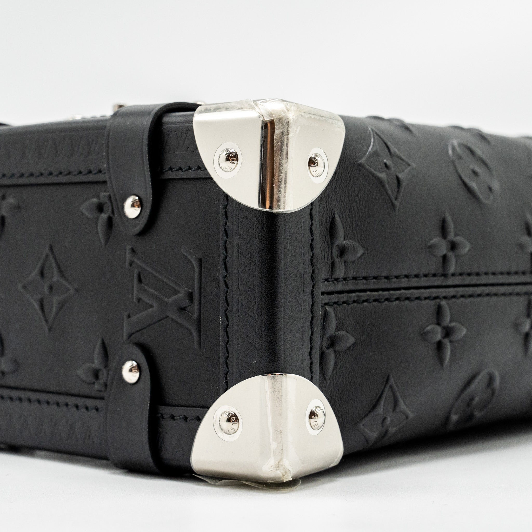 SIDE TRUNK MONOGRAM DEBOSSED CALFSKIN BLACK SHW