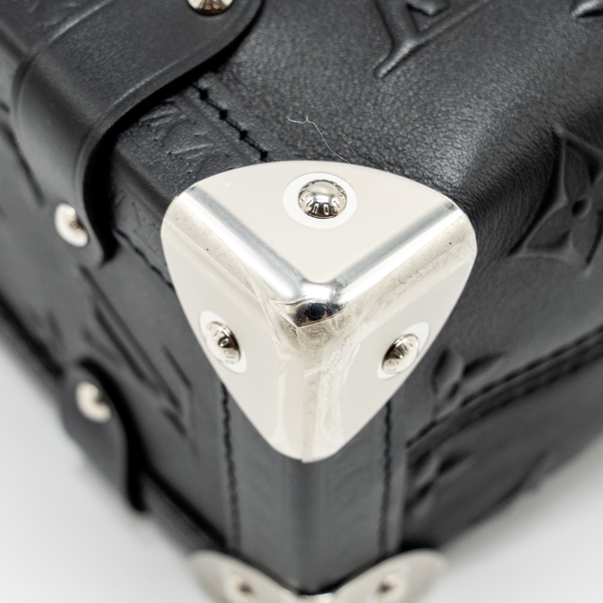 SIDE TRUNK MONOGRAM DEBOSSED CALFSKIN BLACK SHW