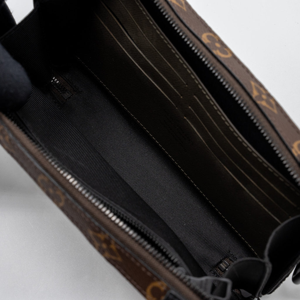 SOFT TRUNK WALLET TAIGA / MONOGRAM CANVAS KHAKI GREEN WITH BLACK HARDWARE