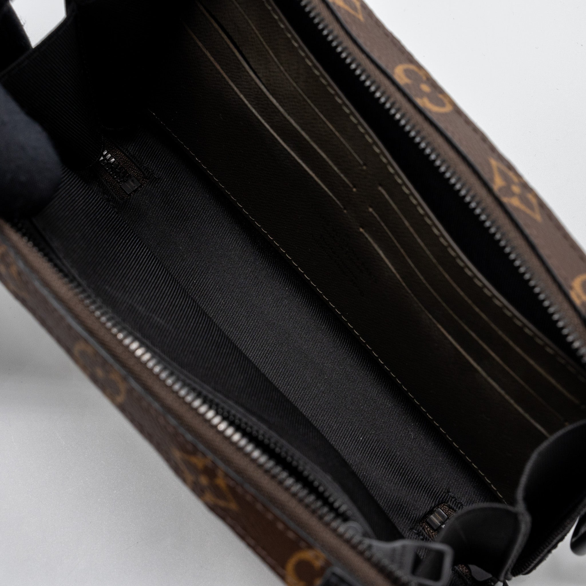 SOFT TRUNK WALLET TAIGA / MONOGRAM CANVAS KHAKI GREEN WITH BLACK HARDWARE
