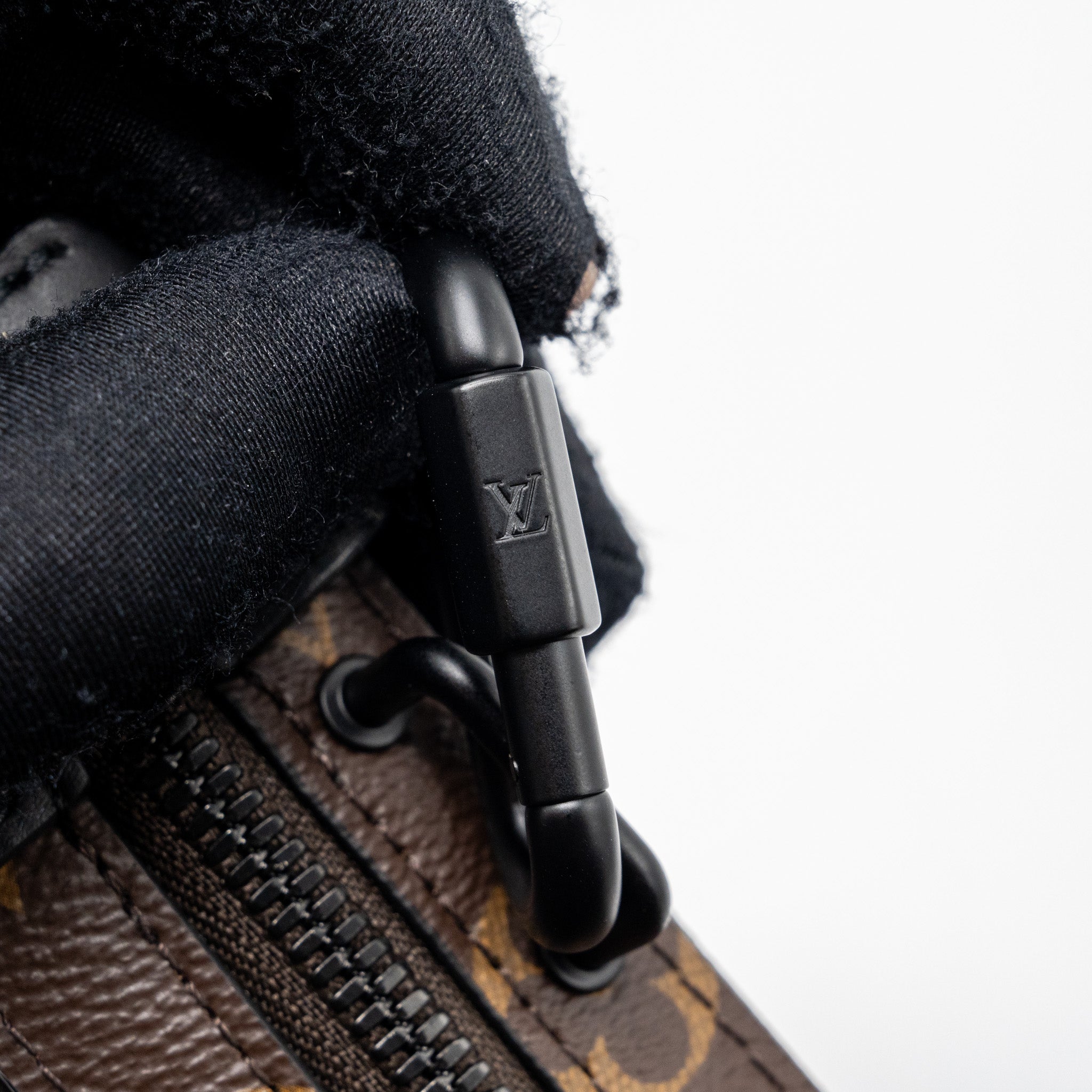 SOFT TRUNK WALLET TAIGA / MONOGRAM CANVAS KHAKI GREEN WITH BLACK HARDWARE