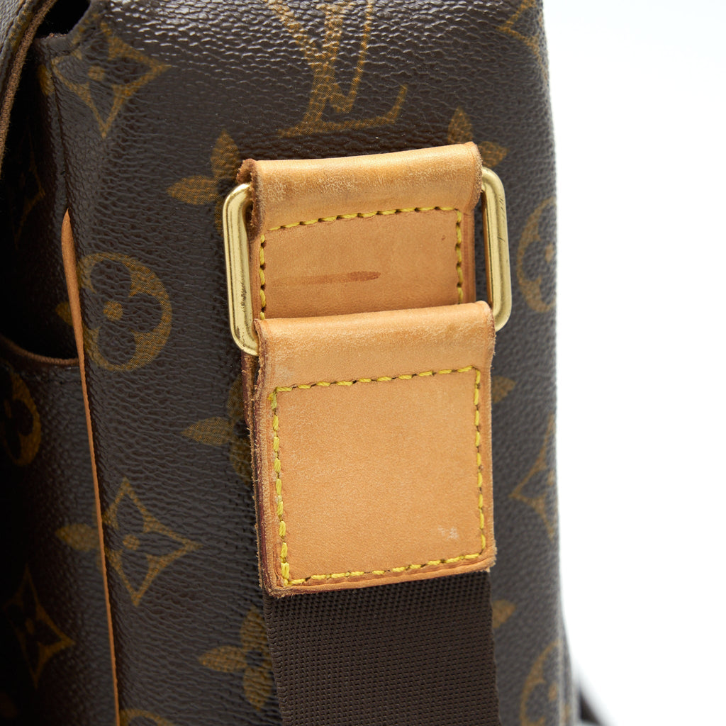 MESSENGER CROSSBODY BAG MONOGRAM CANVAS GHW