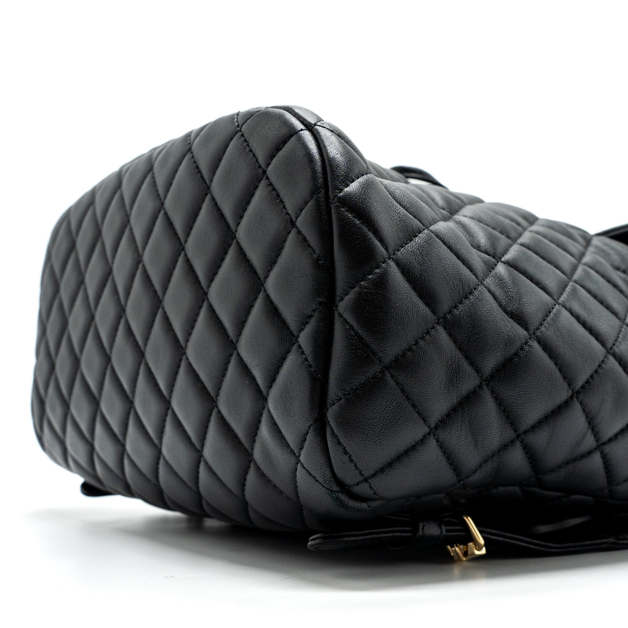 QUILTED FLAP BACKPACK LAMBSKIN BLACK GHW