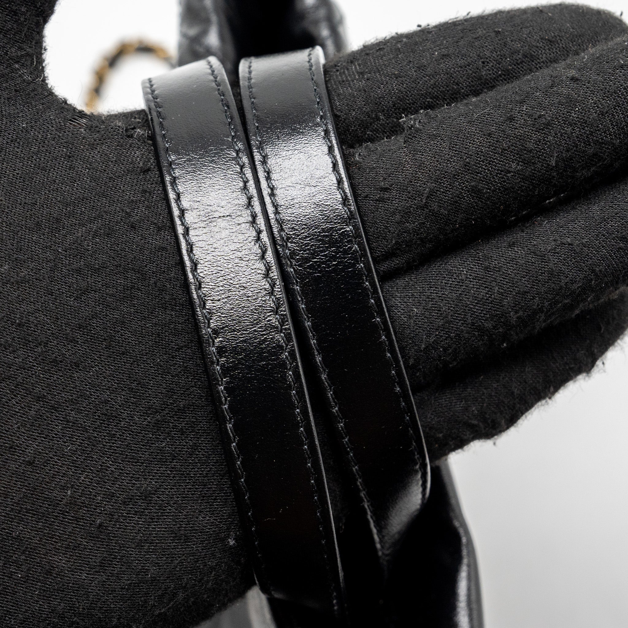 22 BACKPACK SHINY CALFSKIN  BLACK GHW (MICROCHIP)