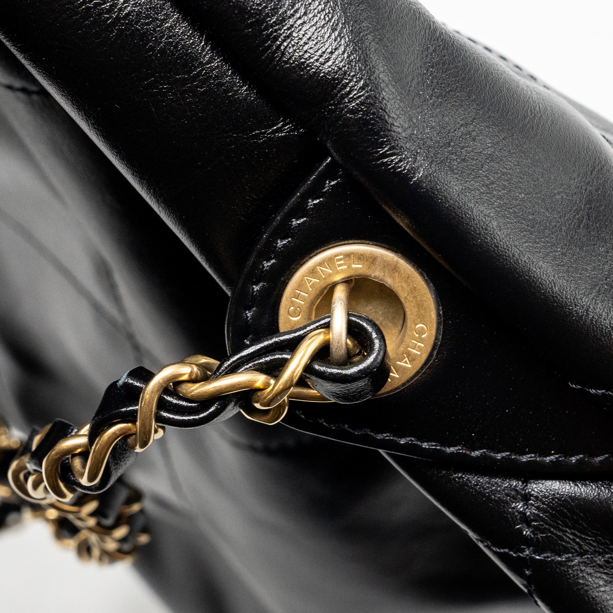 22 BACKPACK SHINY CALFSKIN  BLACK GHW (MICROCHIP)