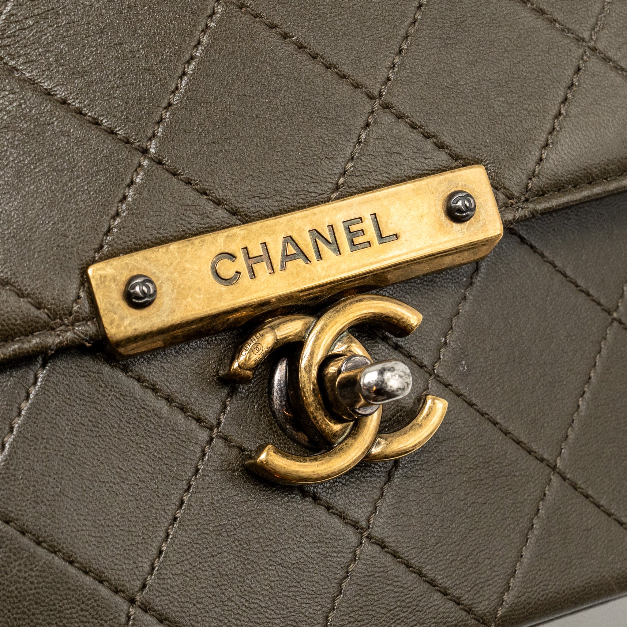 QUILTED MESSENGER FLAP BAG LAMBSKIN OLIVE GREEN MULTICOLOUR HARDWARE