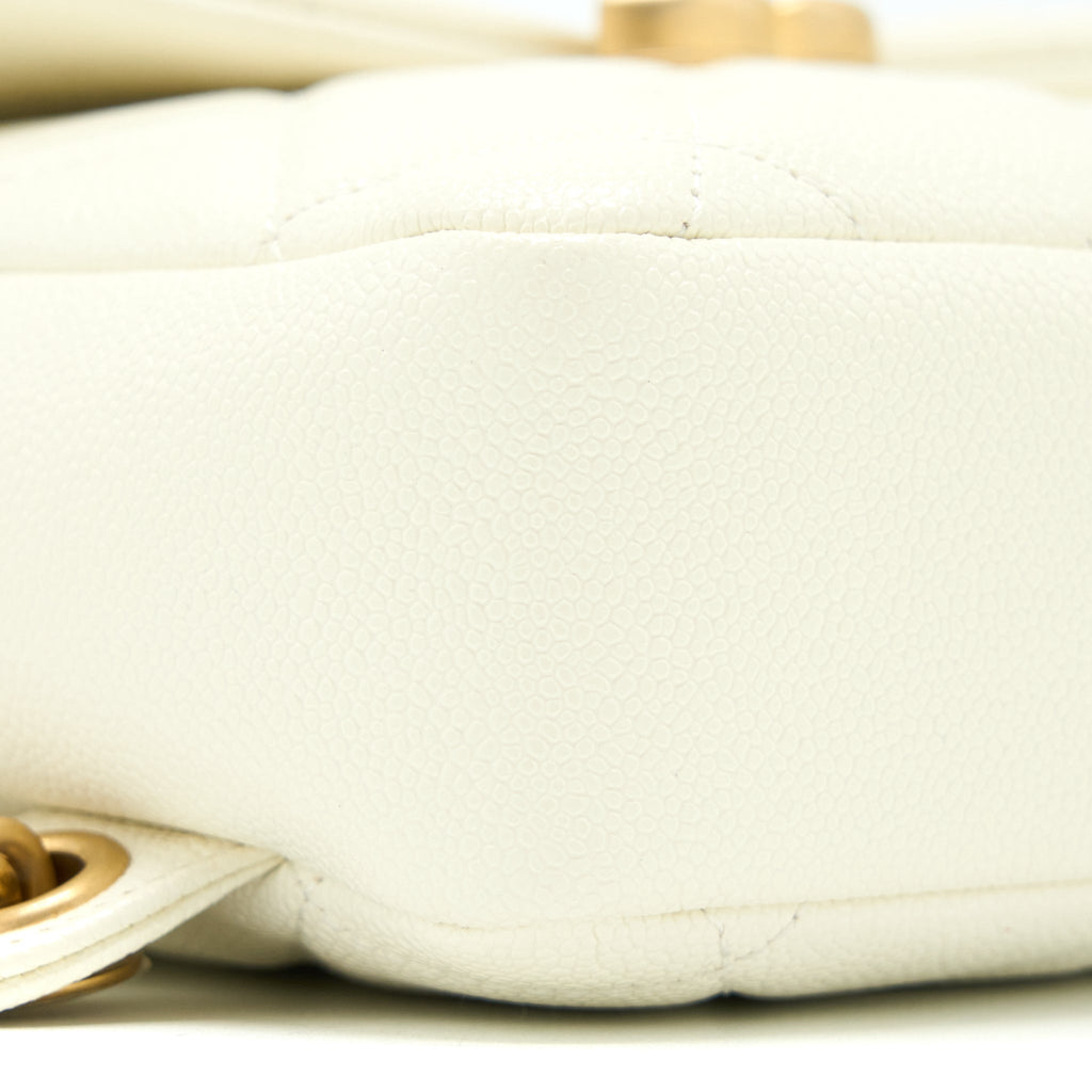 22P FLAP BACKPACK CAVIAR WHITE BRUSHED GHW (MICROCHIP)