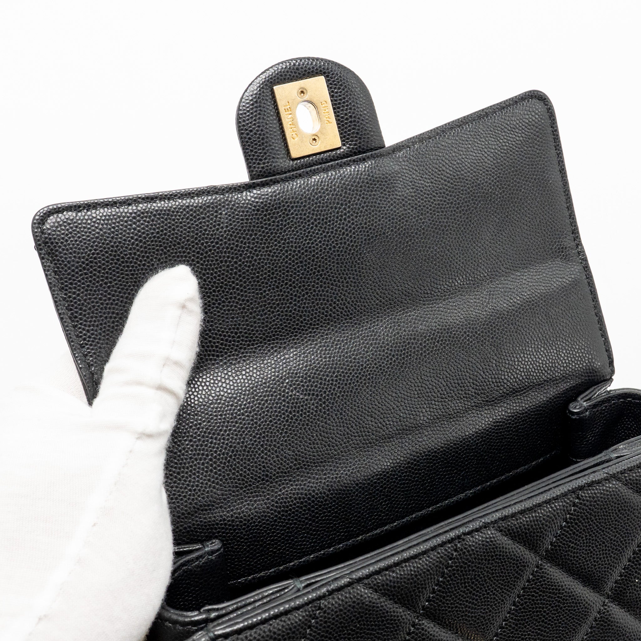 22B ROUND MESSENGER BAG CAVIAR BLACK GHW (MICROCHIP)