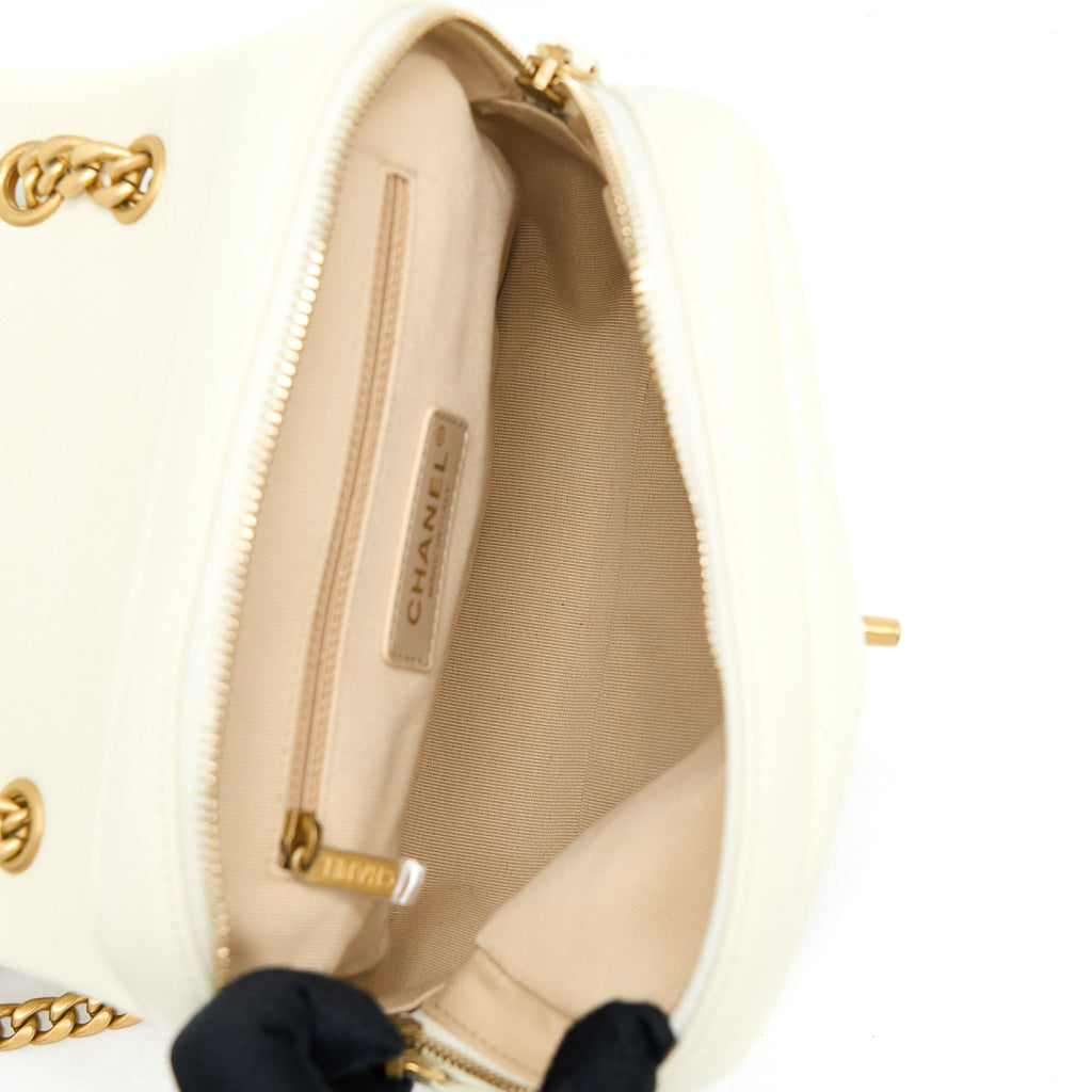 22P FLAP BACKPACK CAVIAR WHITE BRUSHED GHW (MICROCHIP)