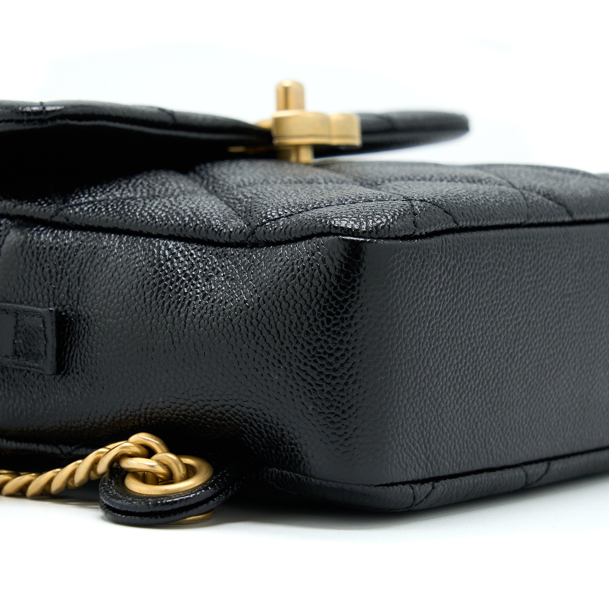 22P FLAP BACKPACK CAVIAR BLACK GHW (MICROCHIP)