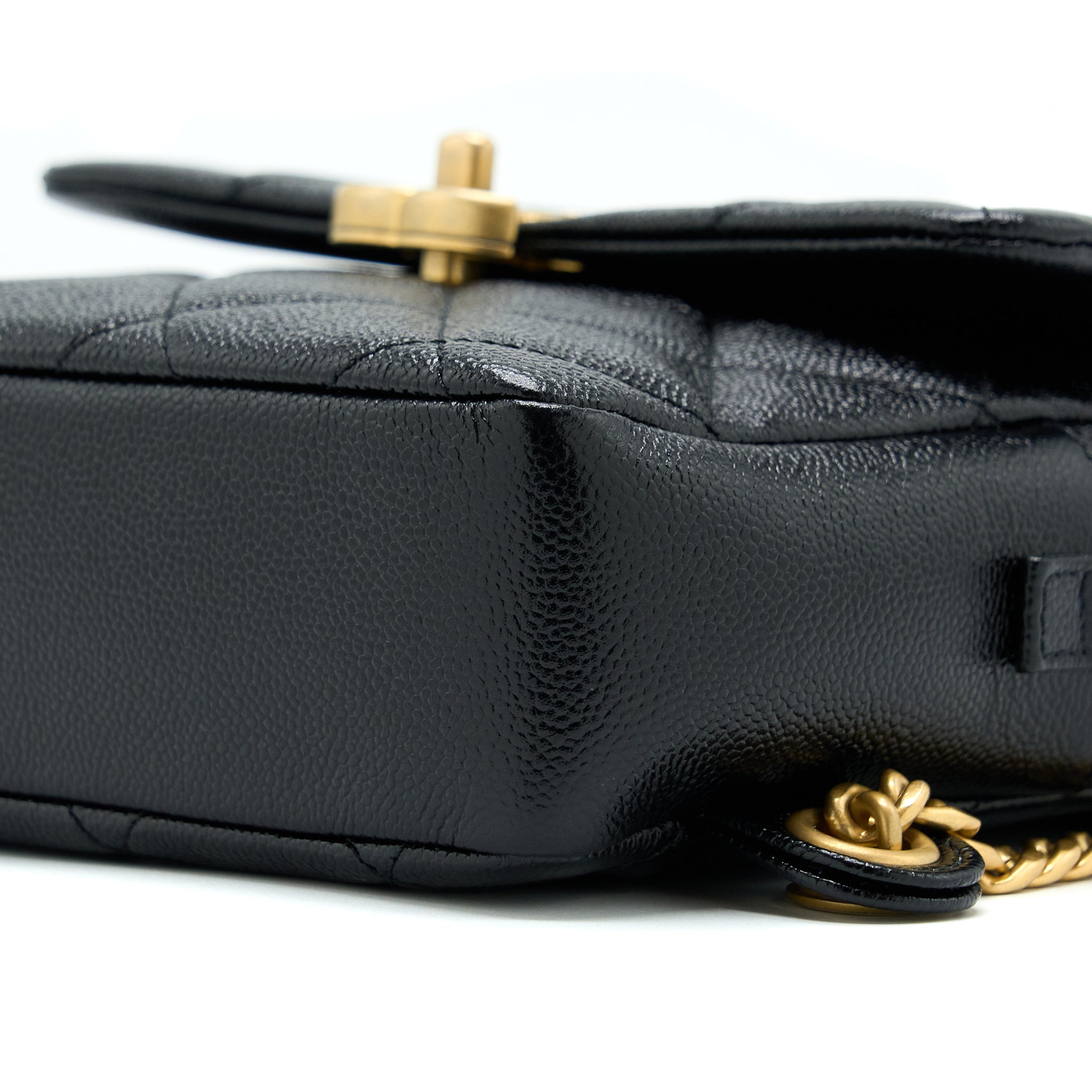 22P FLAP BACKPACK CAVIAR BLACK GHW (MICROCHIP)
