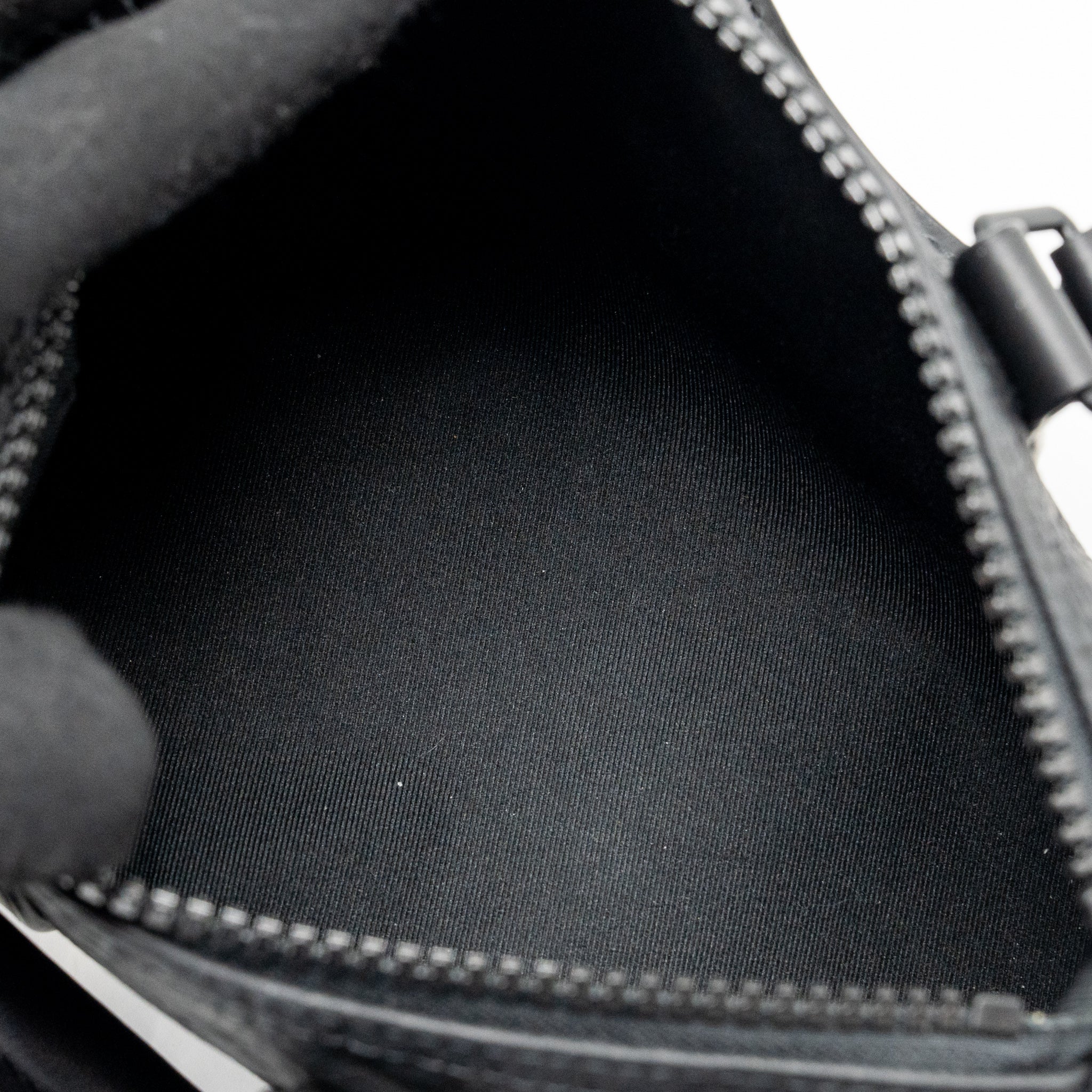 KEEPALL BANDOULIERE 25 MONOGRAM TAURILLON LEATHER BLACK WITH BLACK HARDWARE