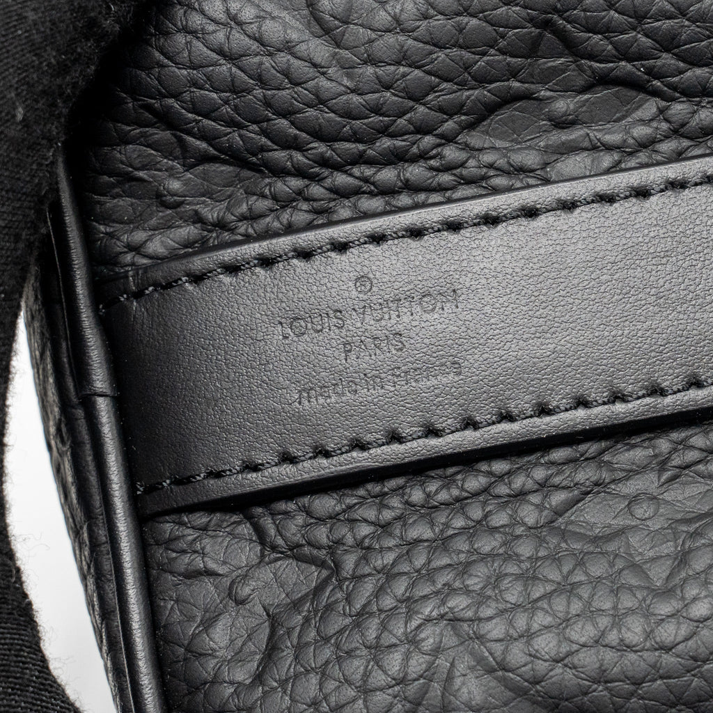 KEEPALL BANDOULIERE 25 MONOGRAM TAURILLON LEATHER BLACK WITH BLACK HARDWARE