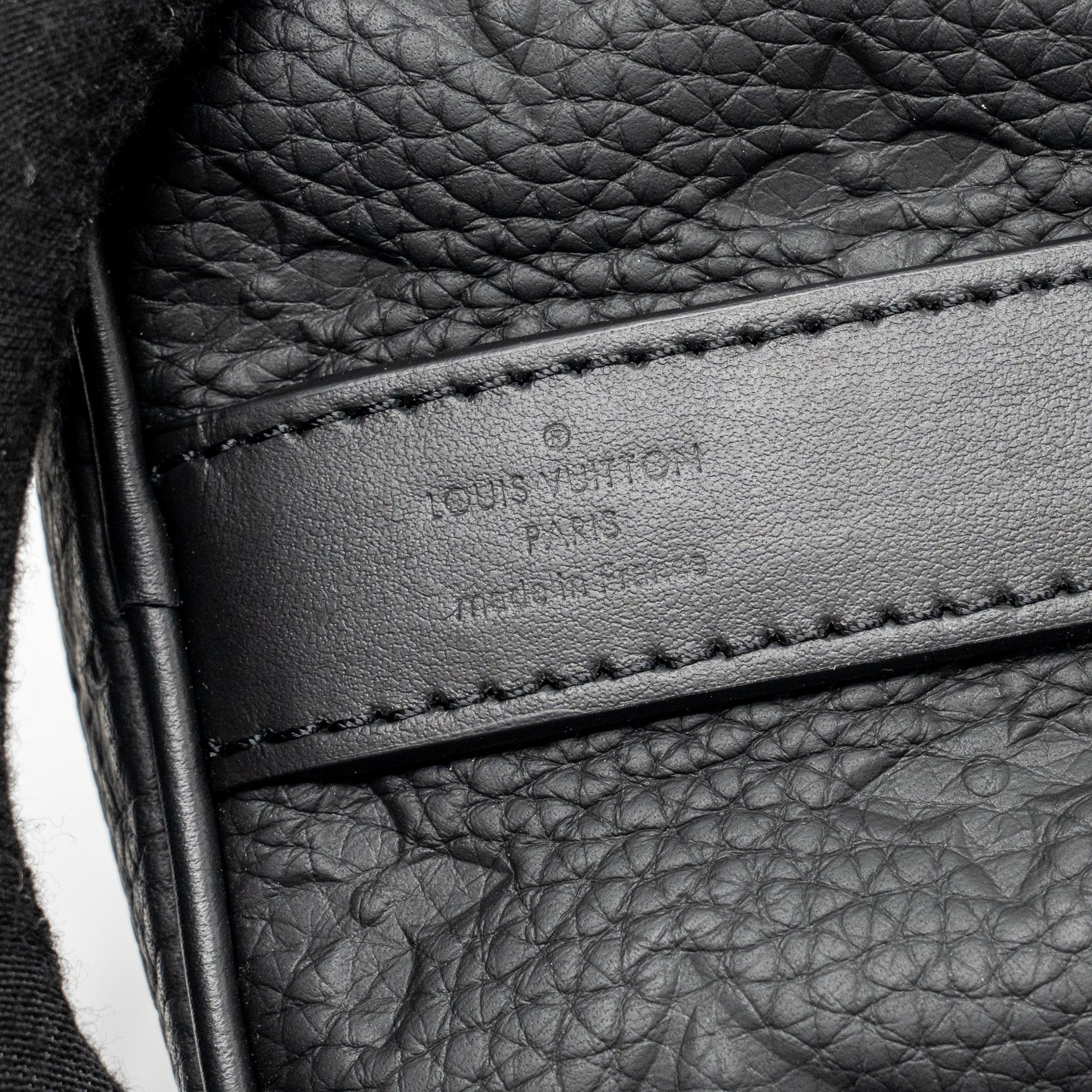 KEEPALL BANDOULIERE 25 MONOGRAM TAURILLON LEATHER BLACK WITH BLACK HARDWARE