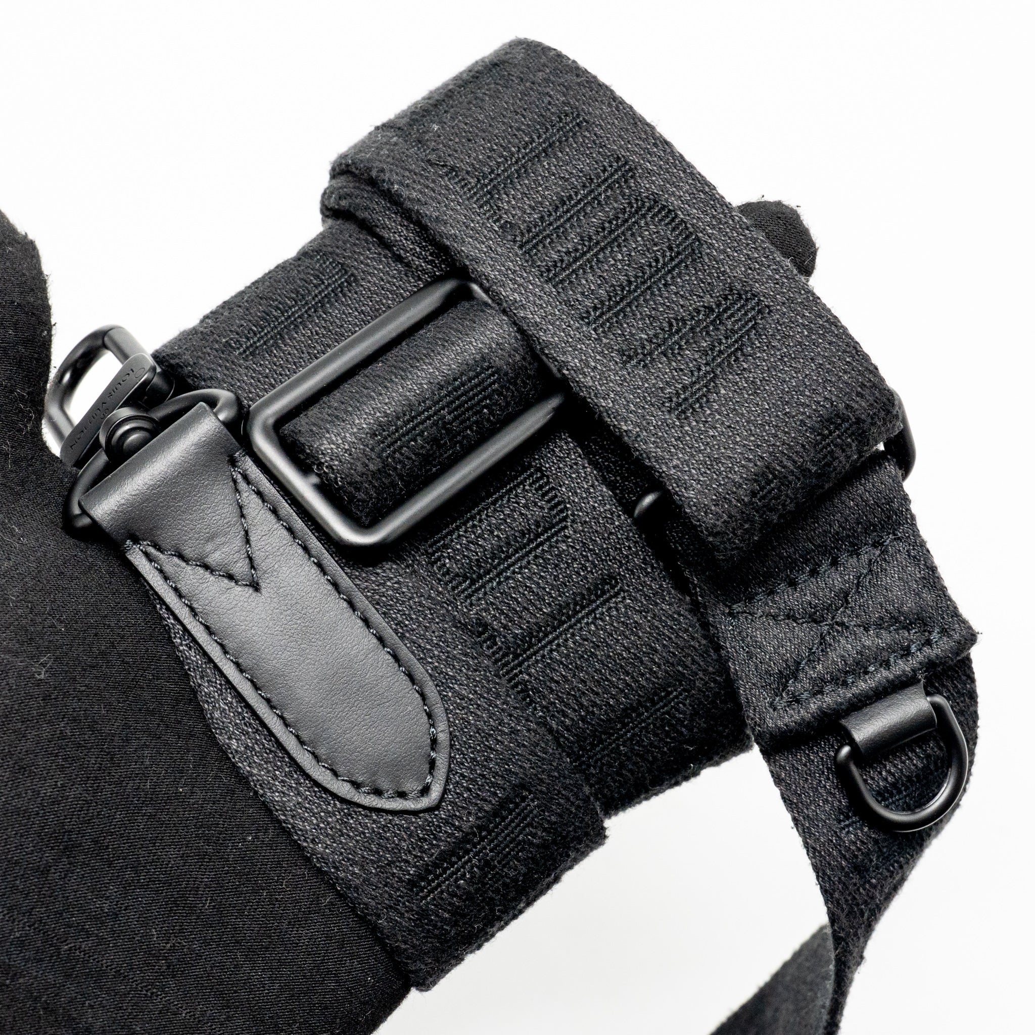KEEPALL BANDOULIERE 25 MONOGRAM TAURILLON LEATHER BLACK WITH BLACK HARDWARE